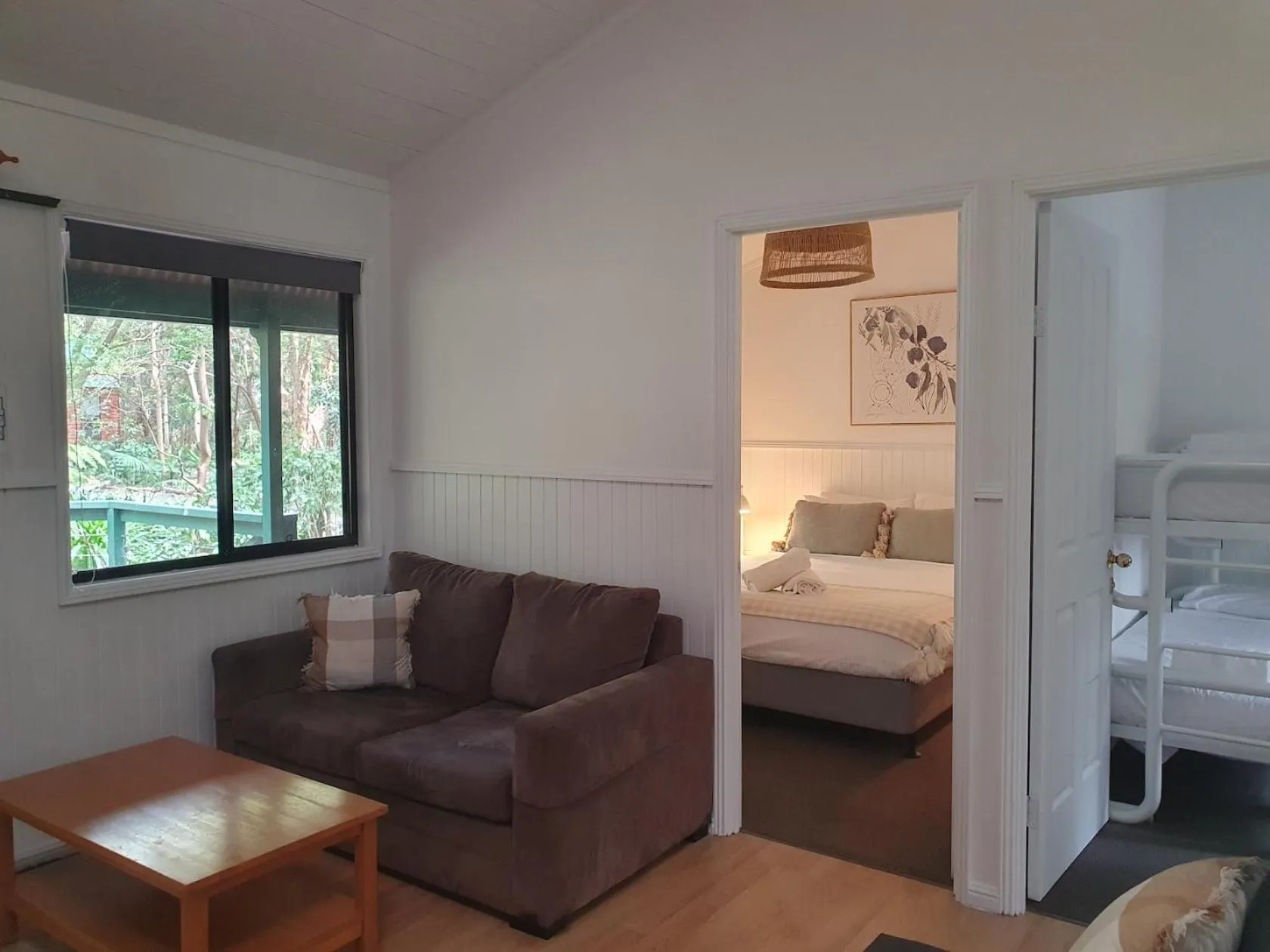 Living room, Bed in Wanderers Retreat