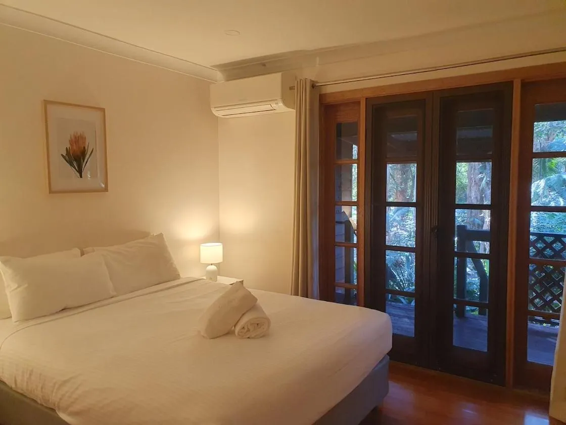 Bedroom, Bed in Wanderers Retreat