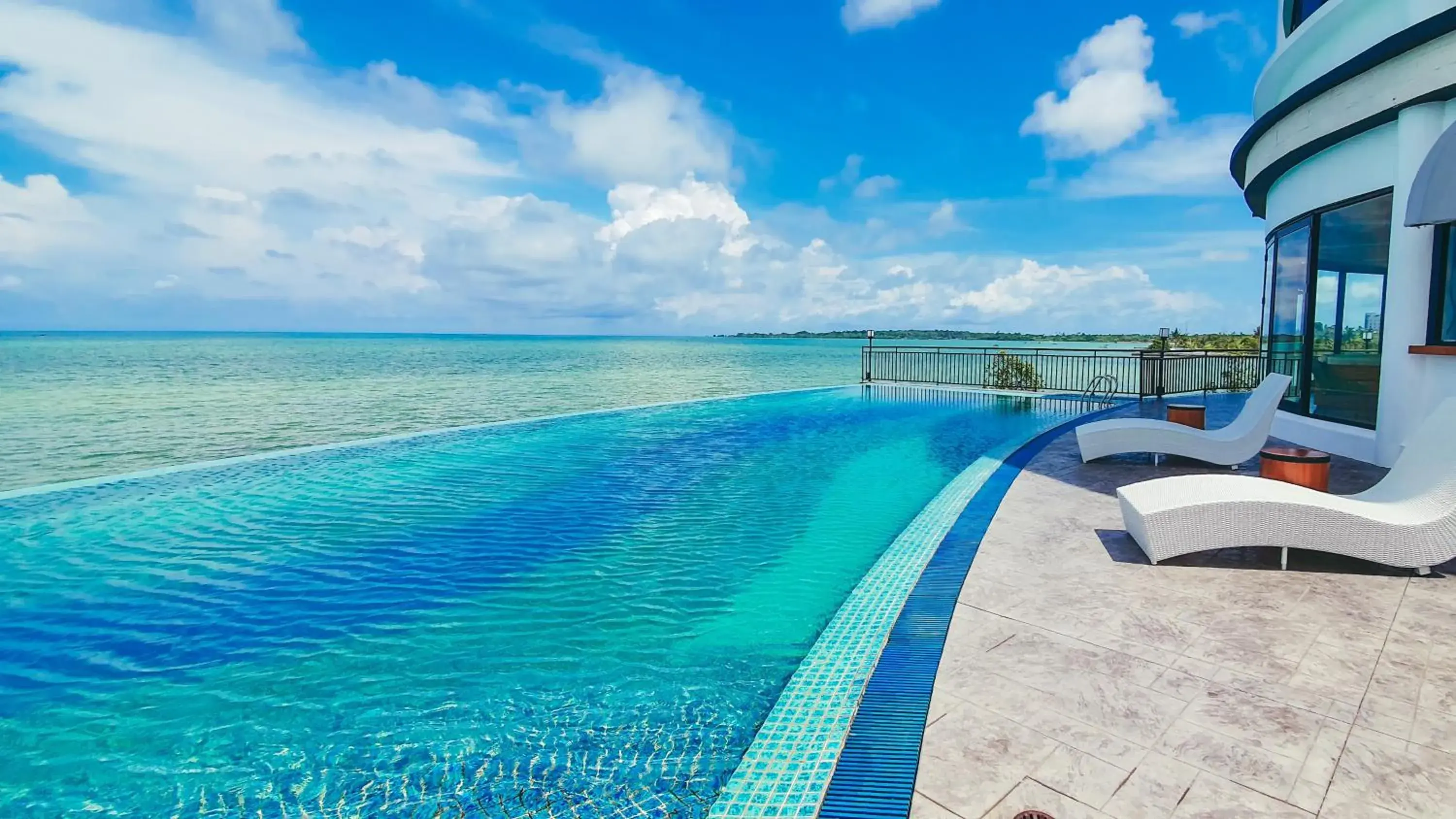 Swimming pool in BW Suite Belitung Swimming pool in BW Suite Belitung