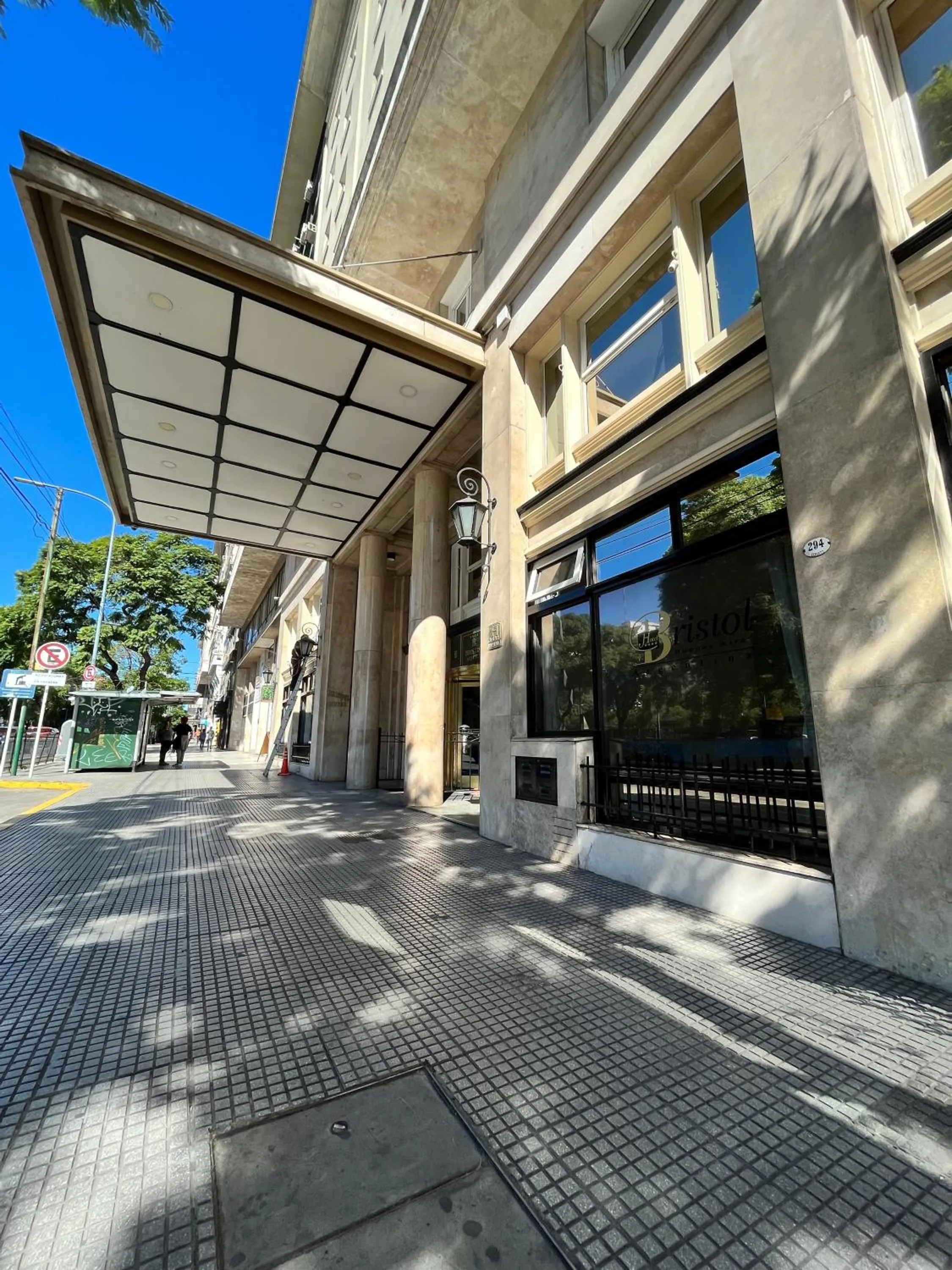Facade/entrance in Bristol Hotel
