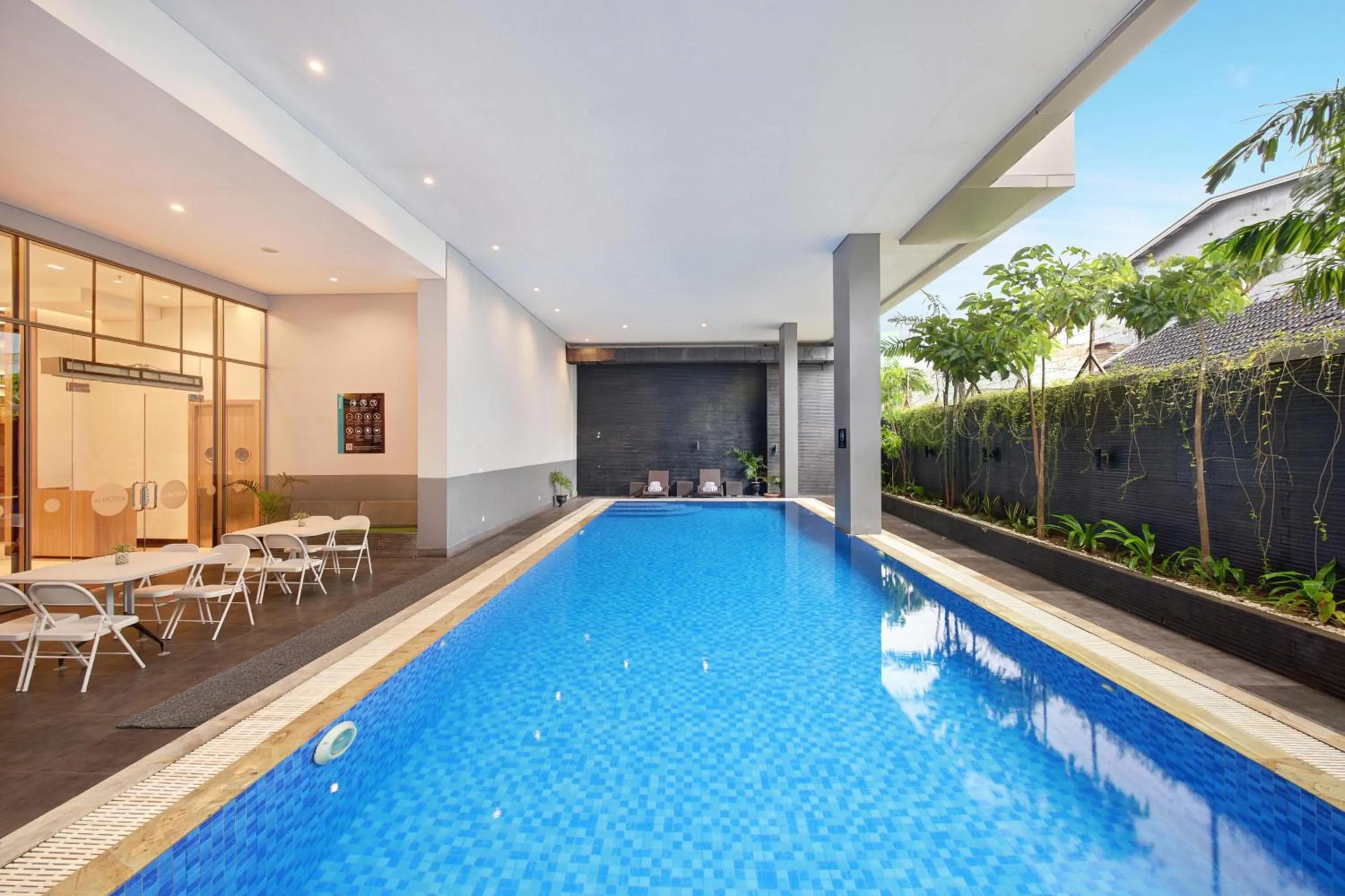 Swimming pool in favehotel - Pantai Losari Makassar