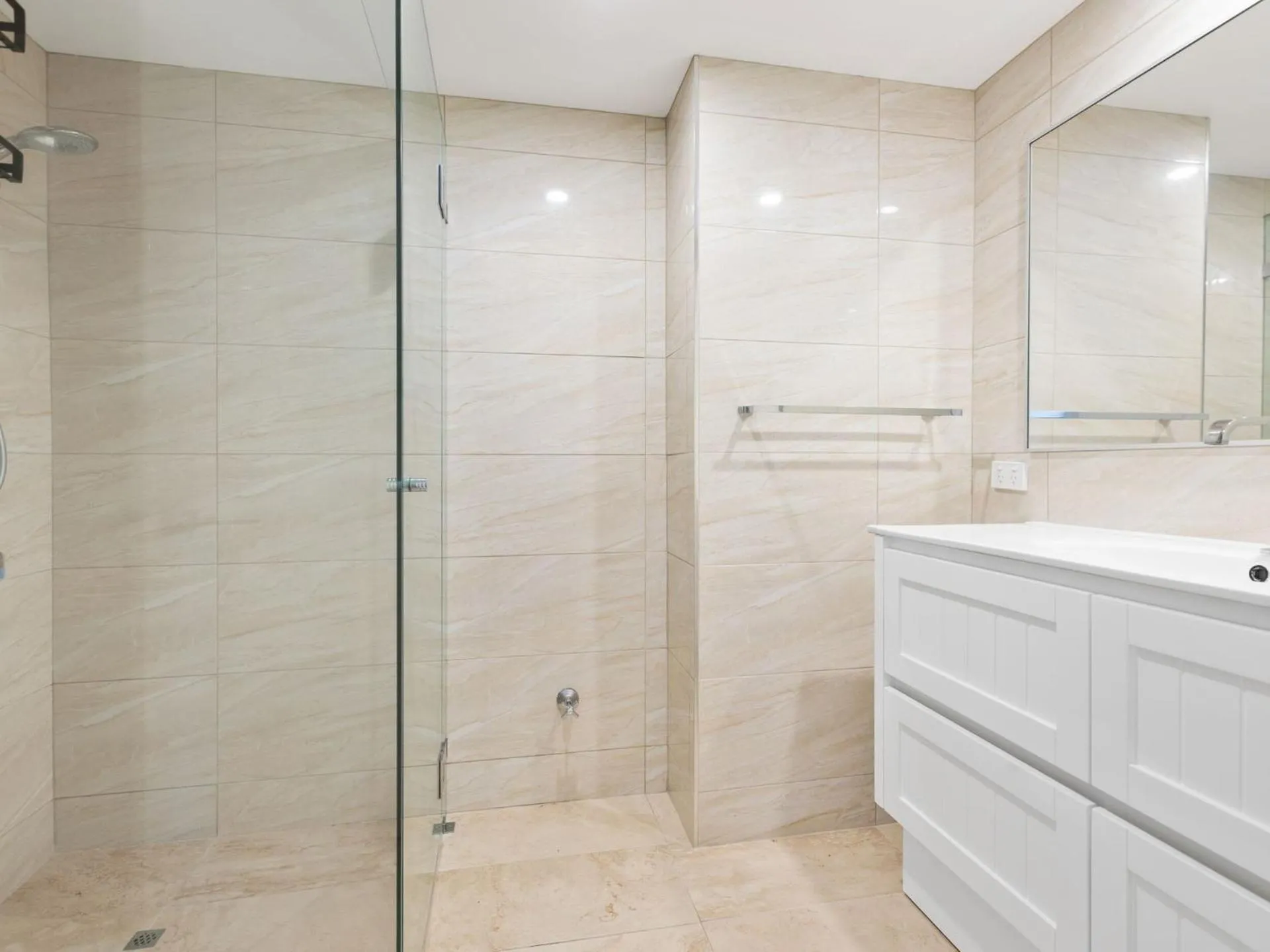 Shower in Salty Kisses on Marine Parade