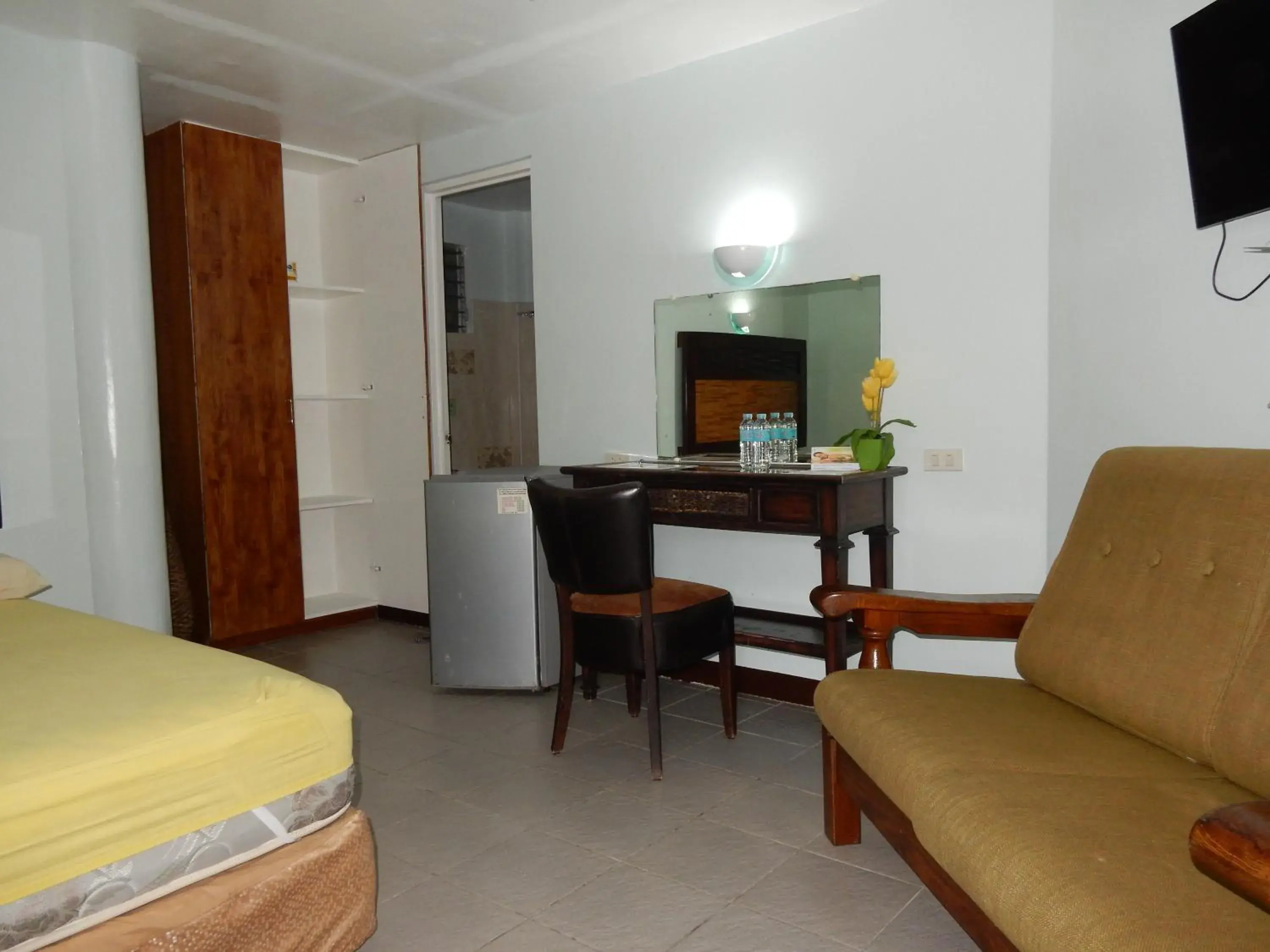 Living room, Bed in Oslob Seafari Resort Living room, Bed in Oslob Seafari Resort