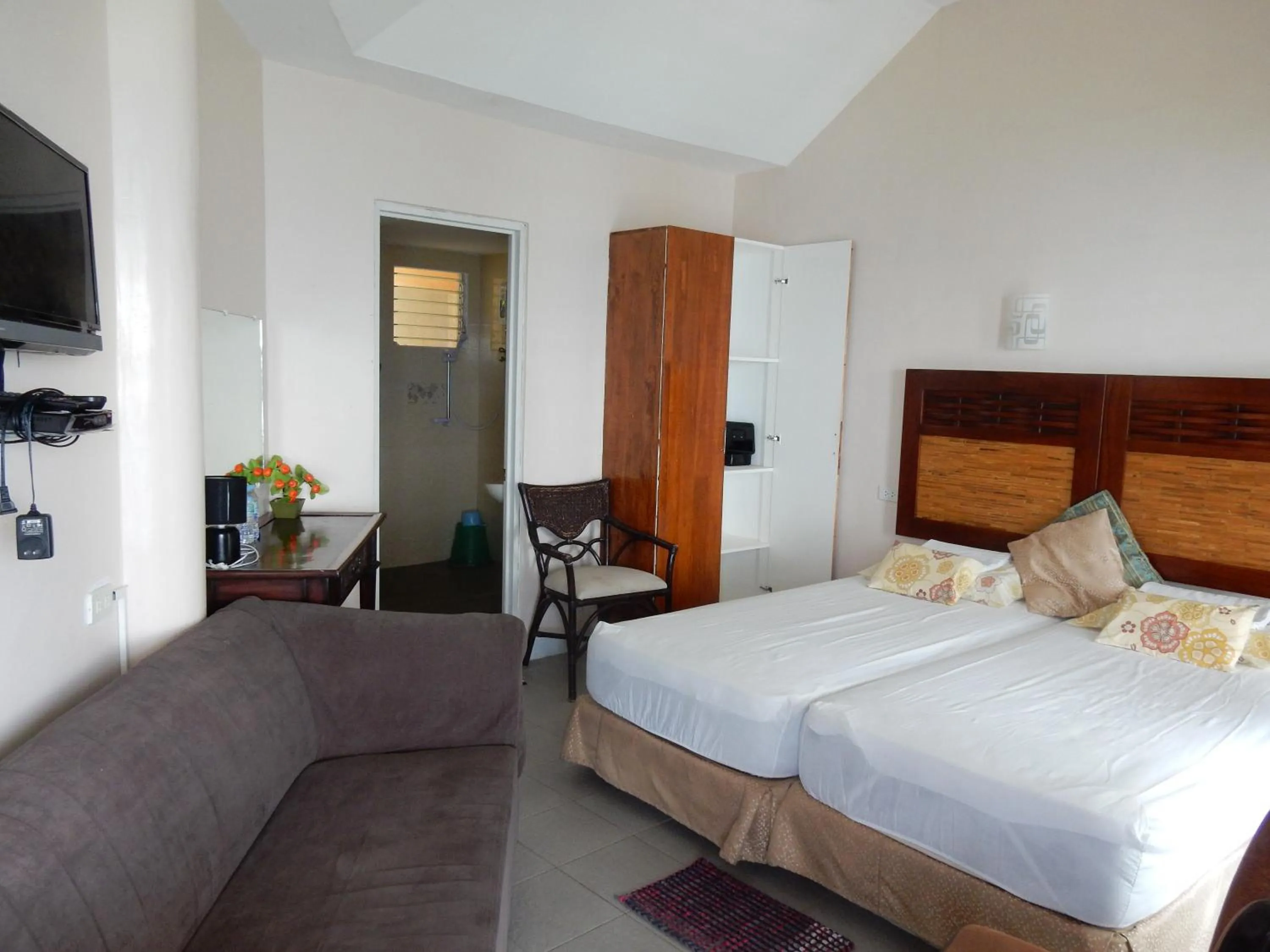 Bed in Oslob Seafari Resort