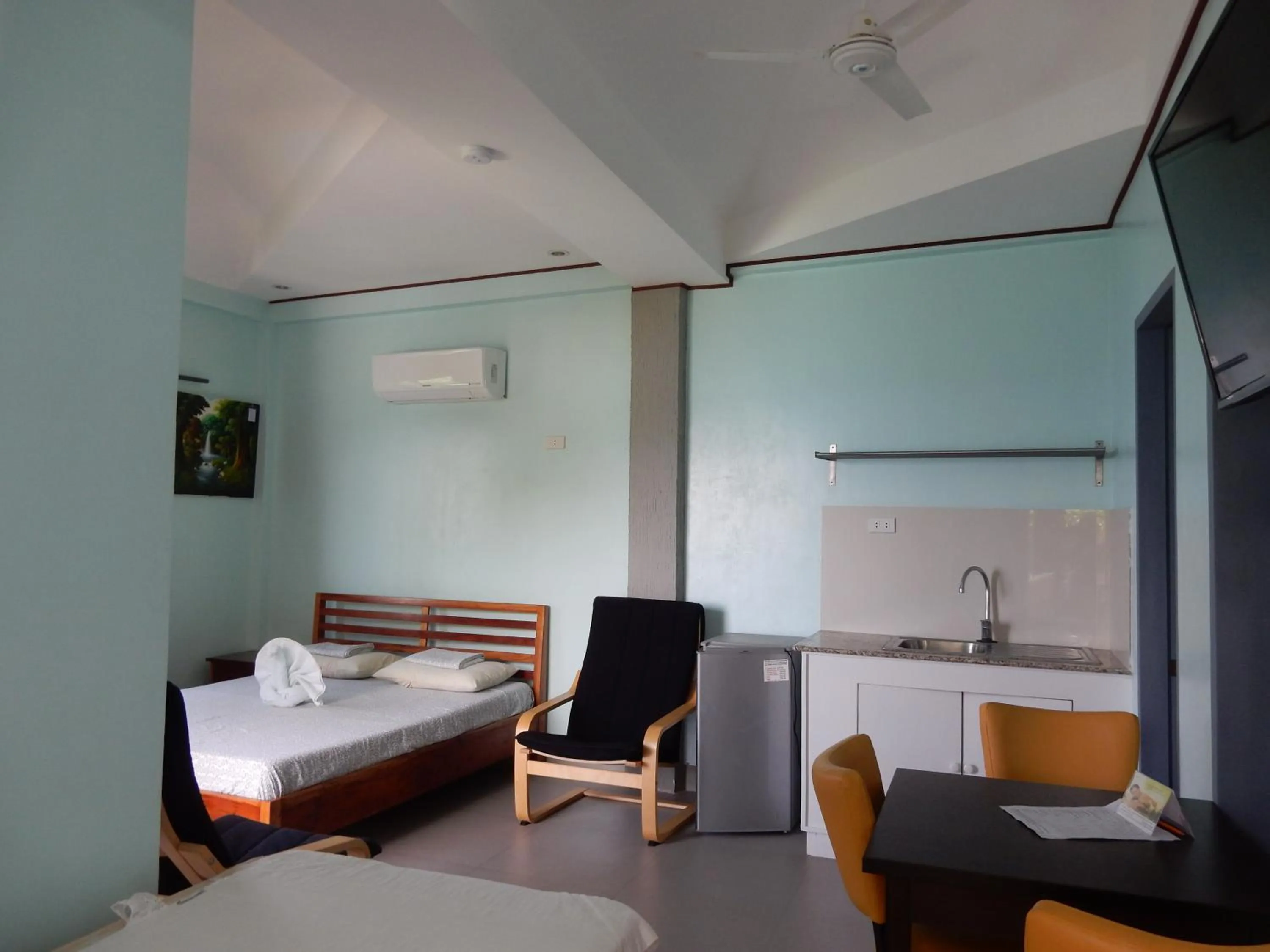 Bed in Oslob Seafari Resort