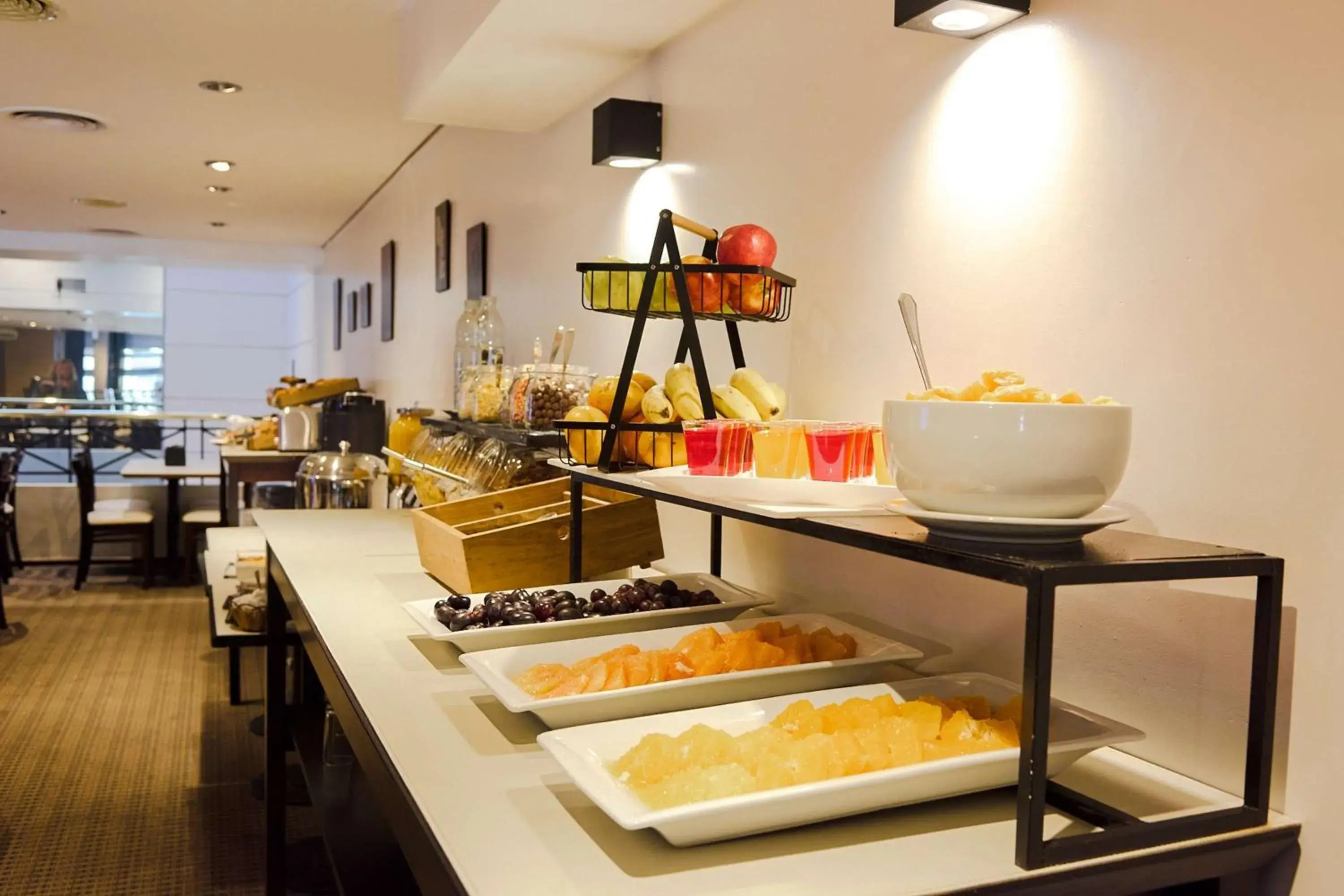 Restaurant/places to eat in Ramada by Wyndham Buenos Aires Centro Restaurant/places to eat in Ramada by Wyndham Buenos Aires Centro