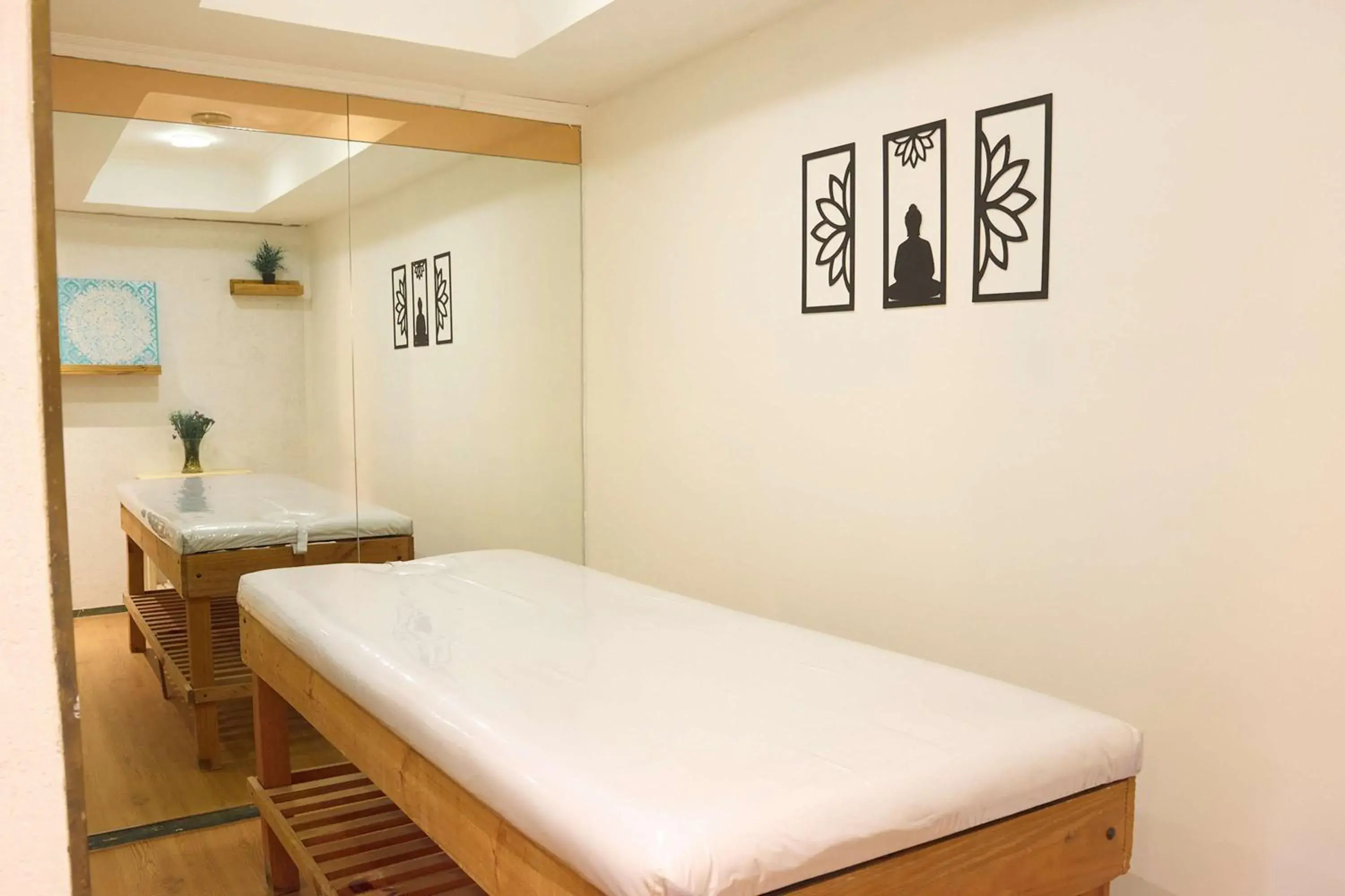 Spa and wellness centre/facilities, Bed in Ramada by Wyndham Buenos Aires Centro Spa and wellness centre/facilities, Bed in Ramada by Wyndham Buenos Aires Centro