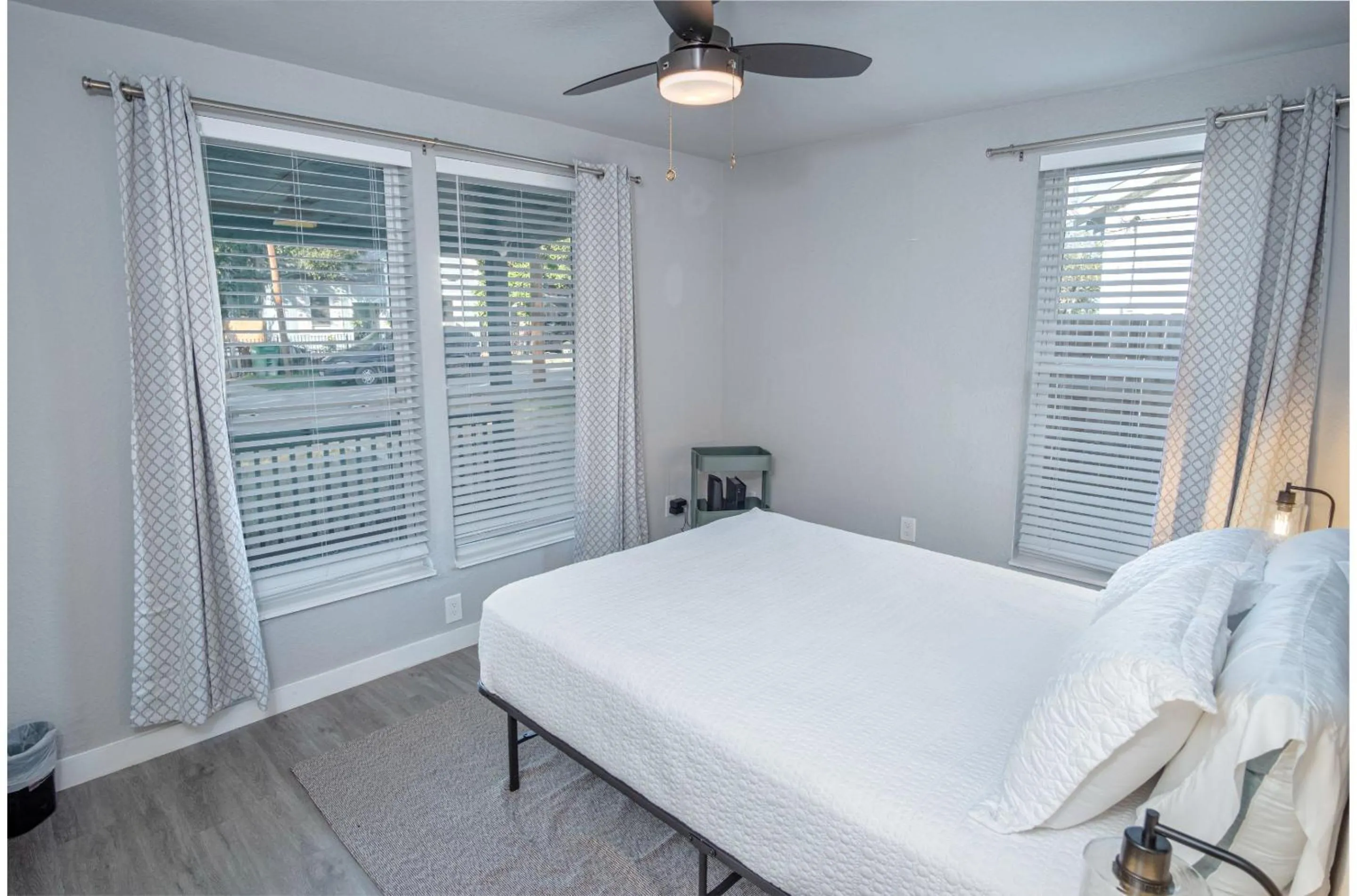 Bed in Stylish 4 Br2Ba Renovated Home Near Downtown