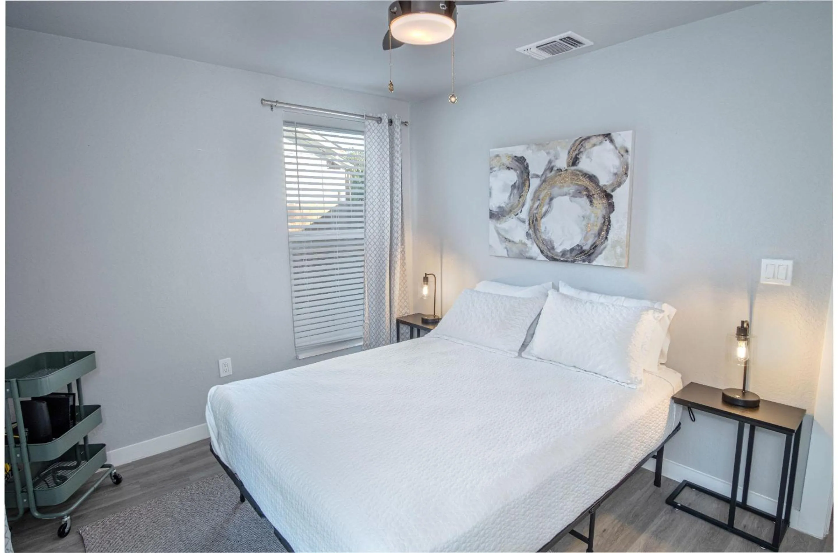 Bed in Stylish 4 Br2Ba Renovated Home Near Downtown