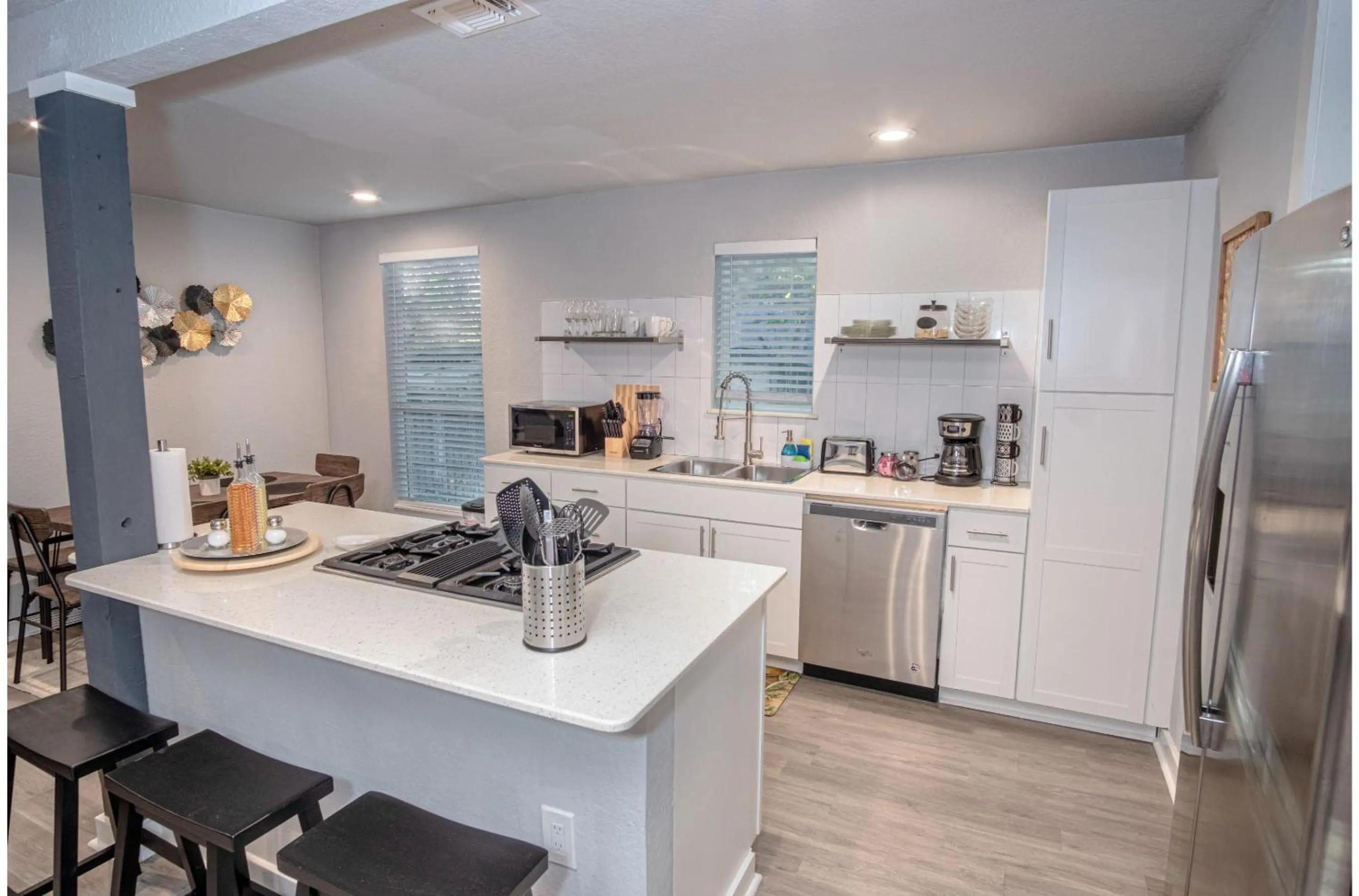 Kitchen or kitchenette in Stylish 4 Br2Ba Renovated Home Near Downtown