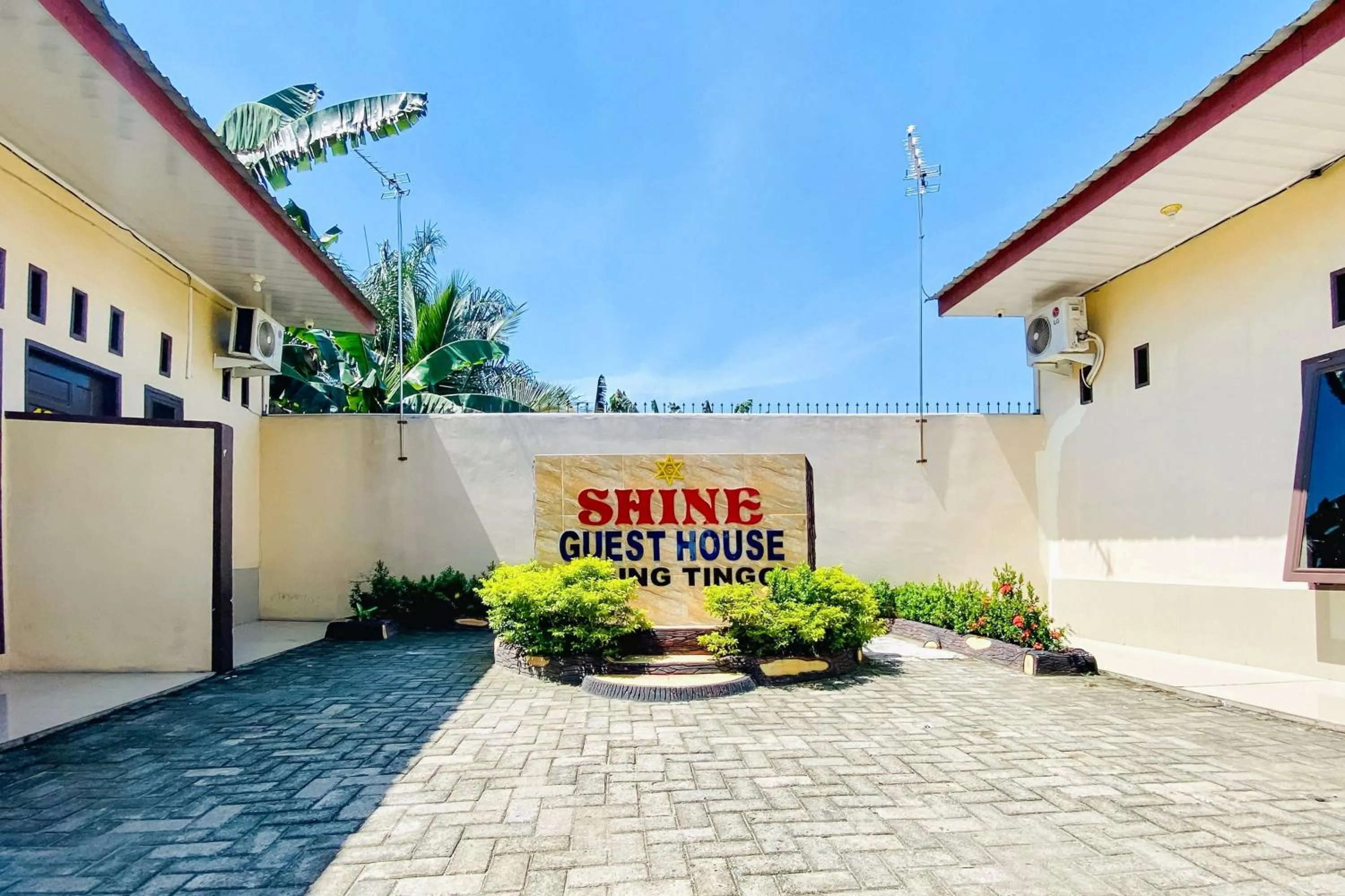 Property building in RedDoorz at Shine Guest House Tebing Tinggi