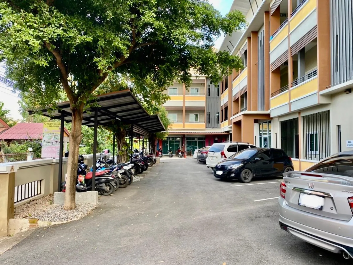 Parking in Preme Apartment @maejo