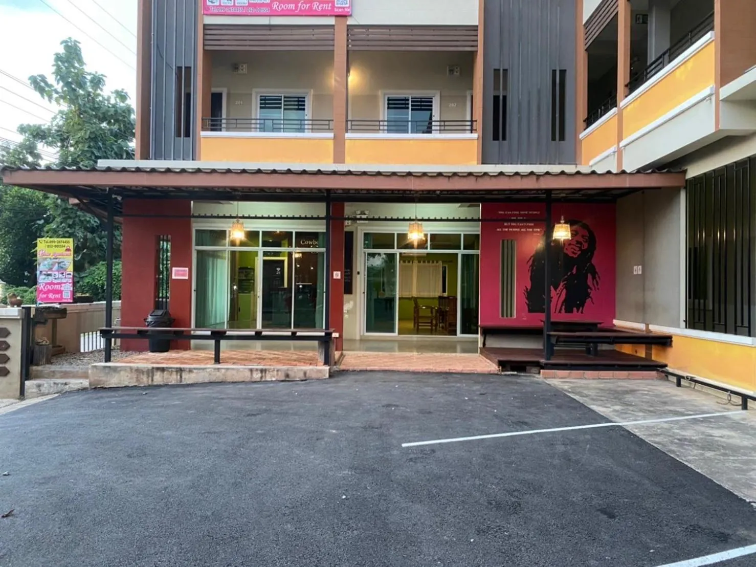 Facade/entrance in Preme Apartment @maejo