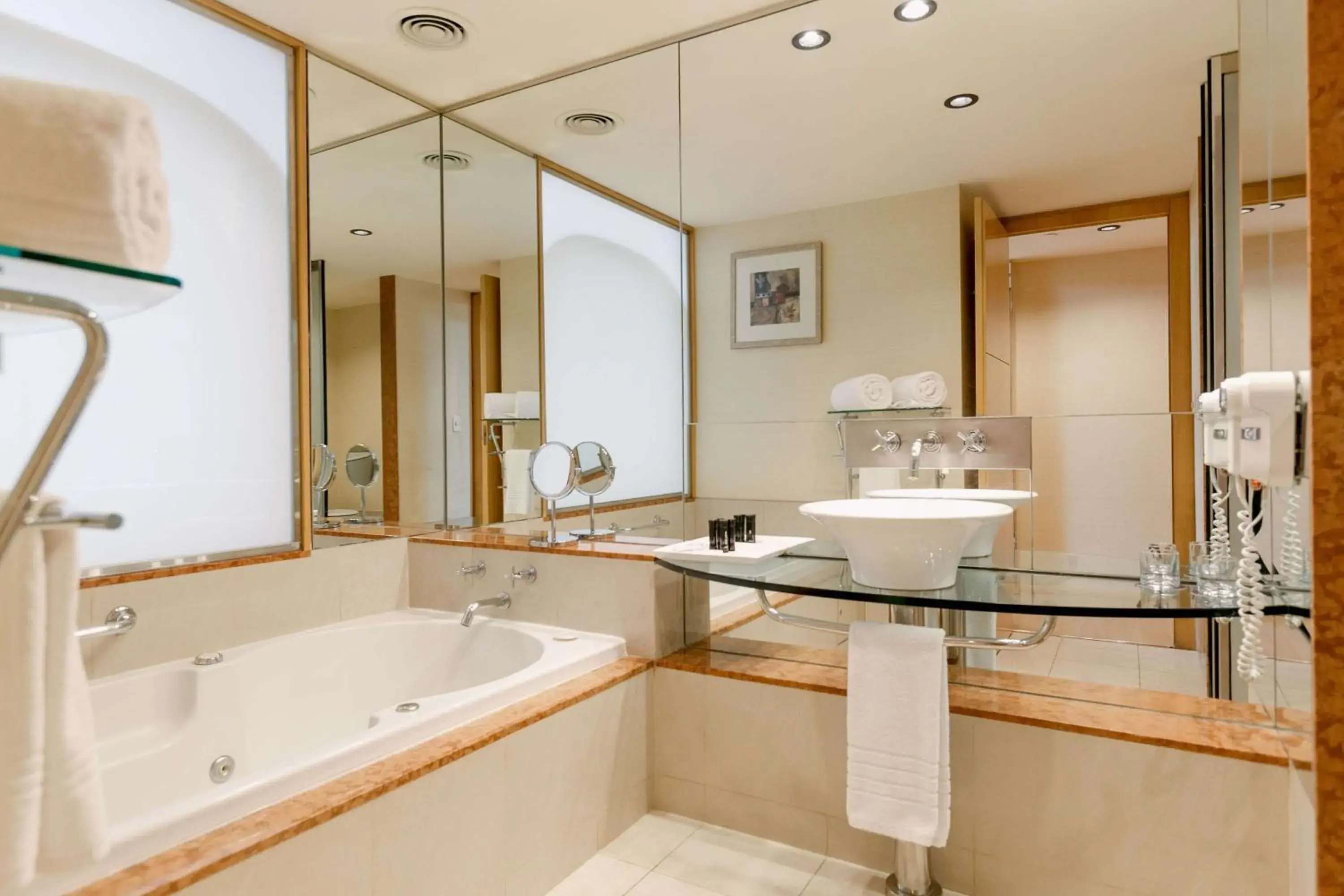 Photo of the whole room in Doubletree By Hilton Buenos Aires Photo of the whole room in Doubletree By Hilton Buenos Aires