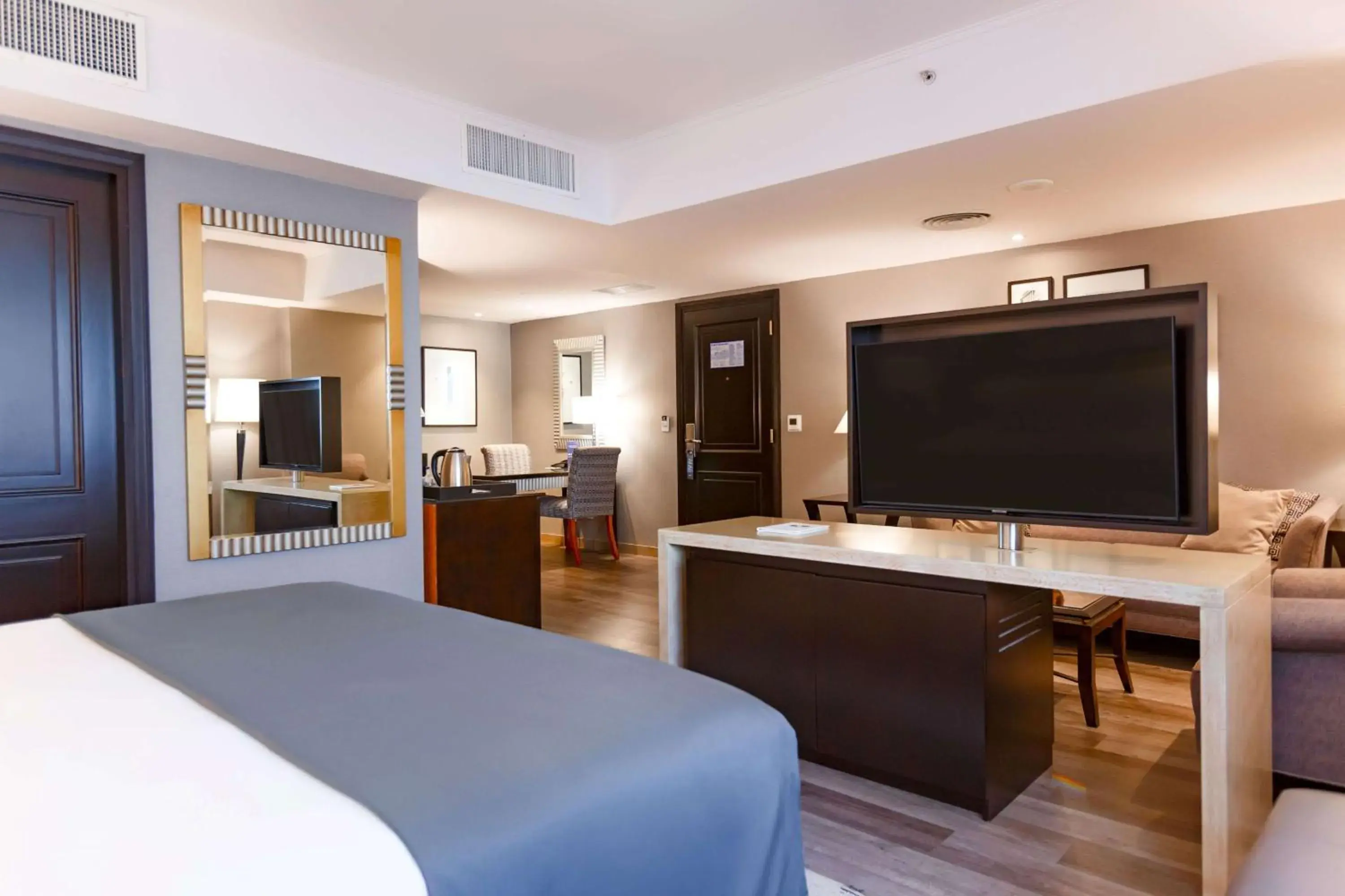 Photo of the whole room, Bed in Doubletree By Hilton Buenos Aires Photo of the whole room, Bed in Doubletree By Hilton Buenos Aires