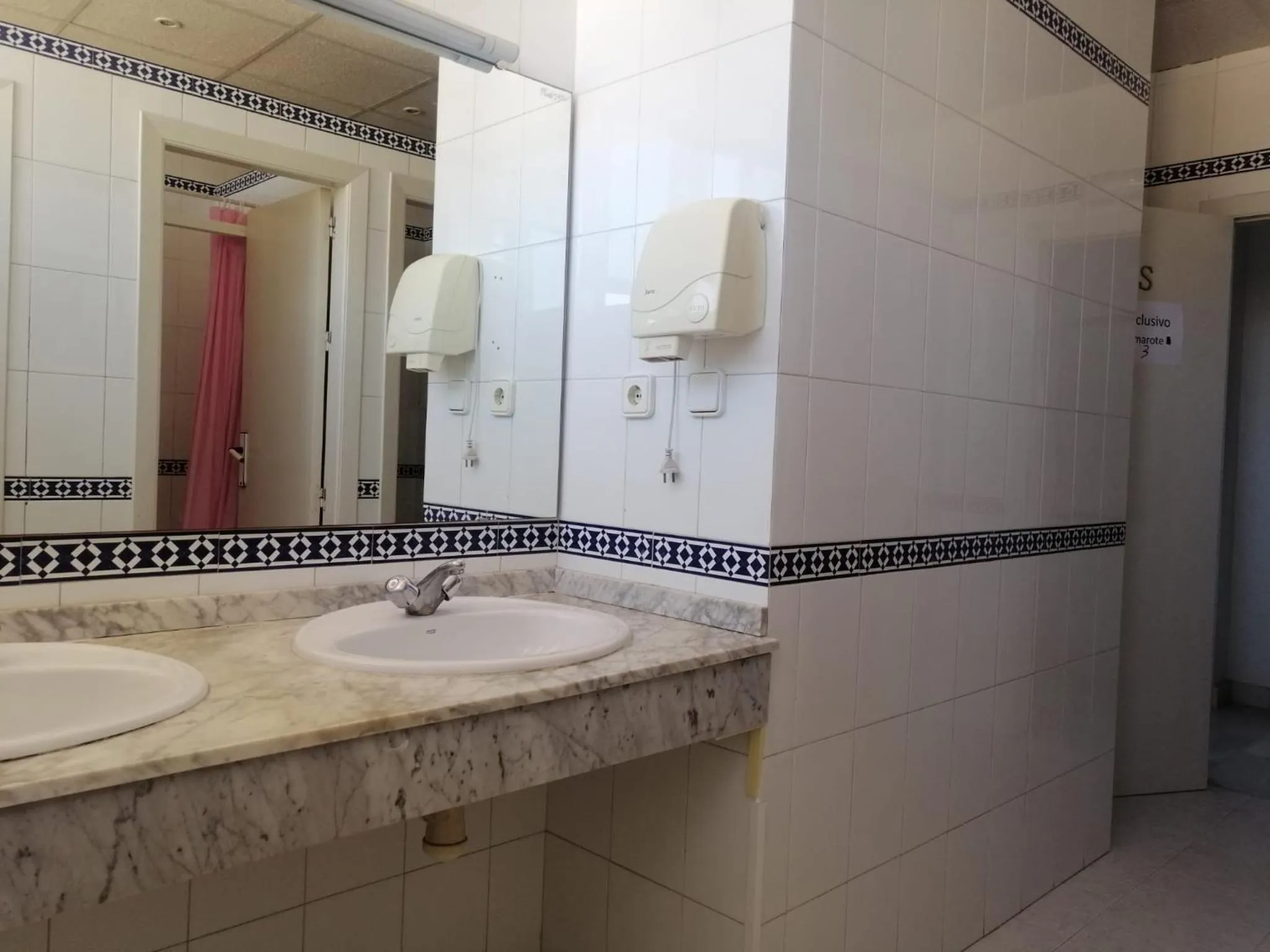 Bathroom in Albergue Club Náutico de Águilas