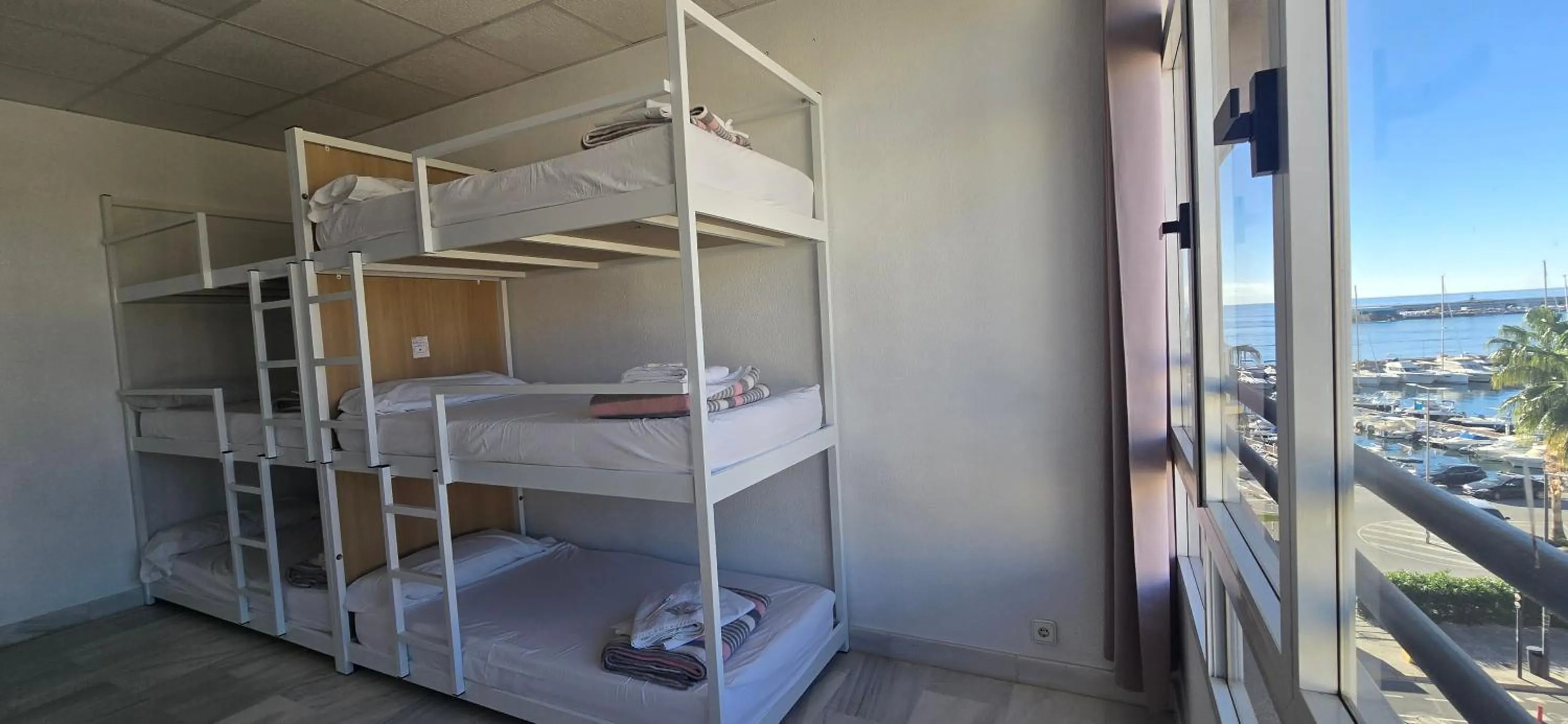 Bed in Albergue Club Náutico de Águilas