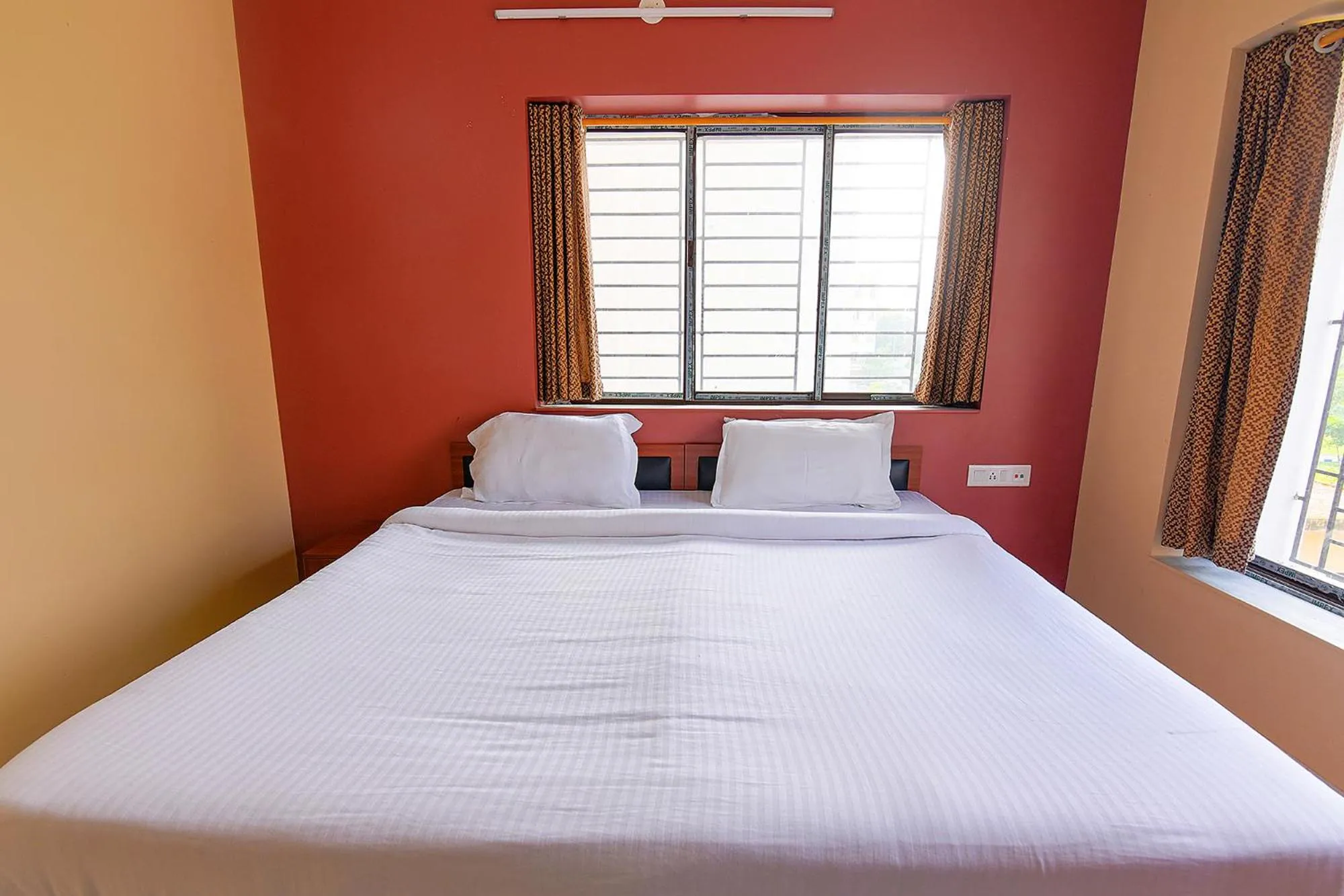 Bed in FabHotel Amar Raj Inn
