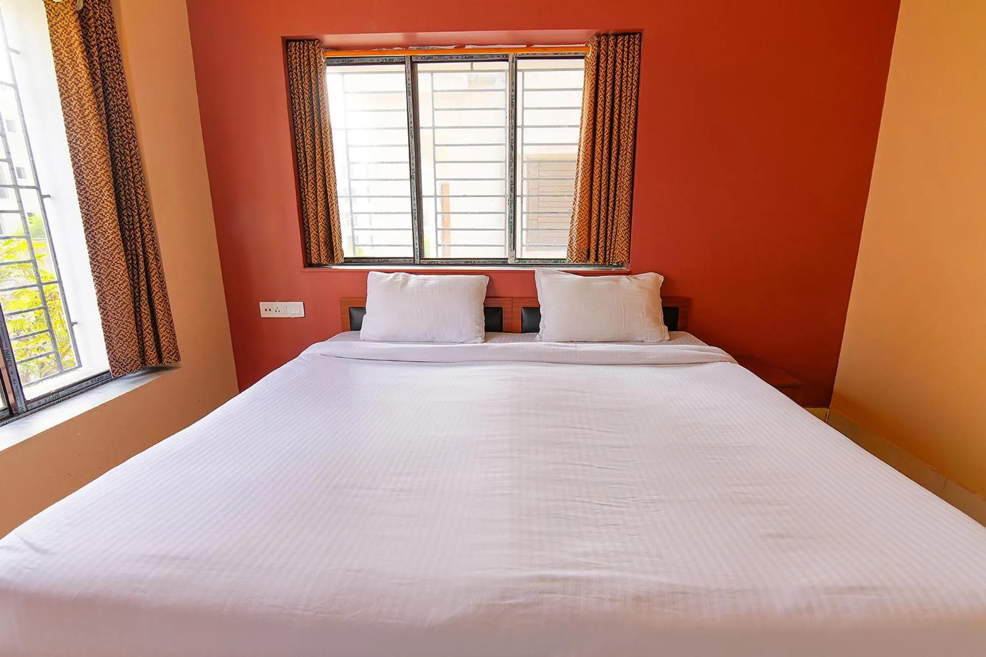 Bed in FabHotel Amar Raj Inn