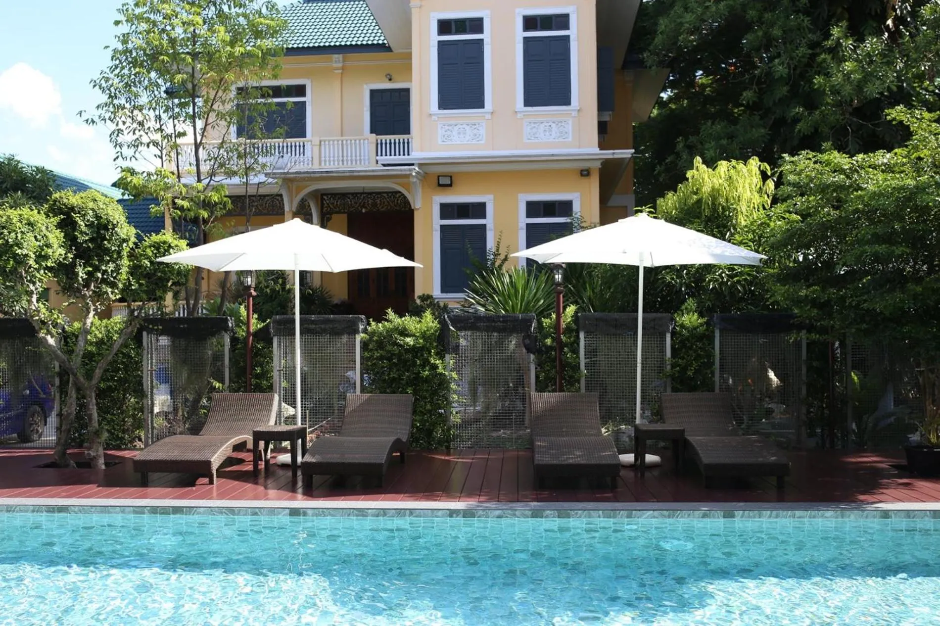 Swimming pool in Baan Chao Khun Hotel