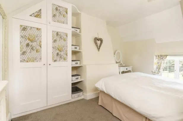 Floor plan, Bed in Windy Ridge Cottage - 5 Bedroom Holiday Home - Oxwich