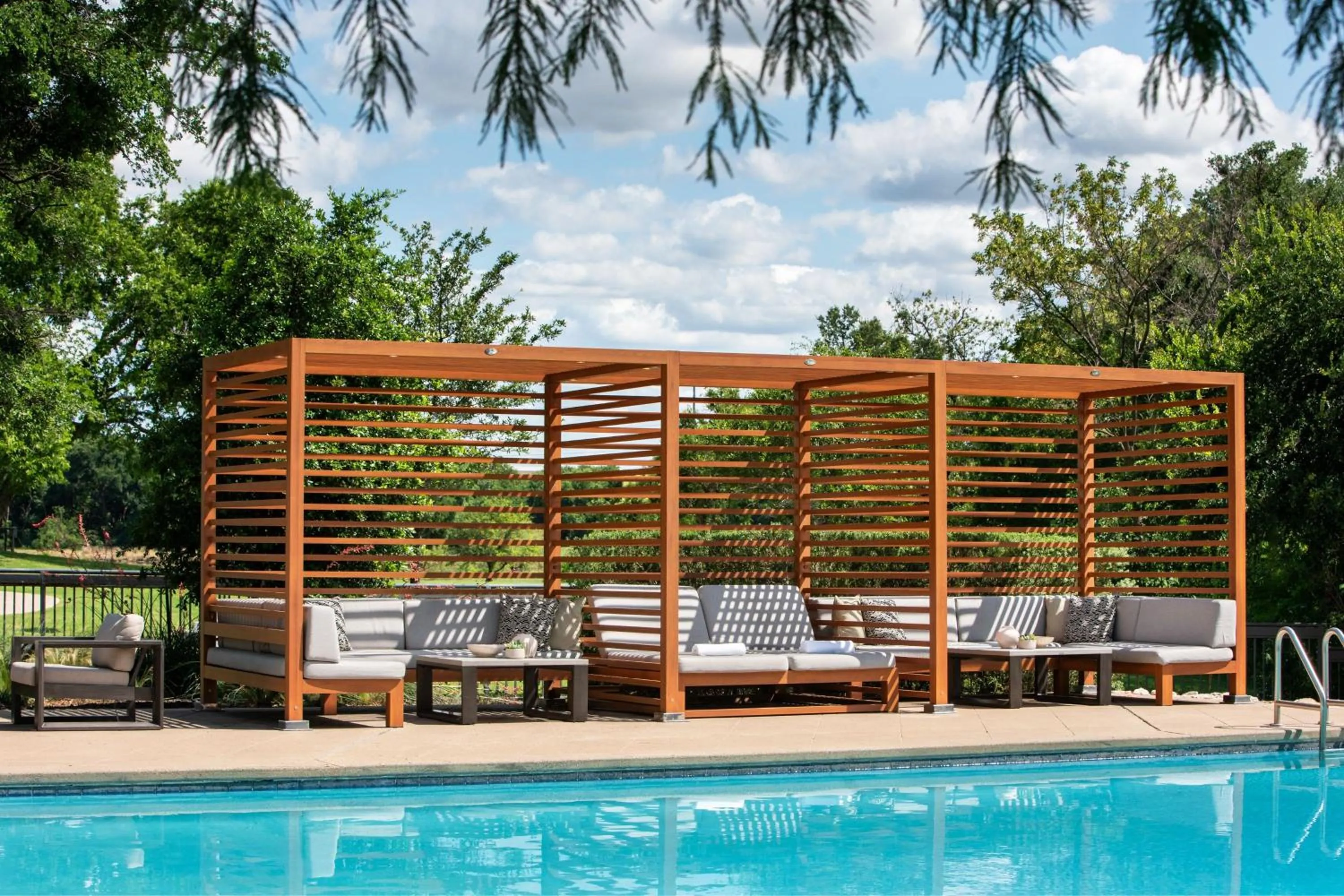 Swimming pool in Dallas/Fort Worth Marriott Hotel & Golf Club at Champions Circle