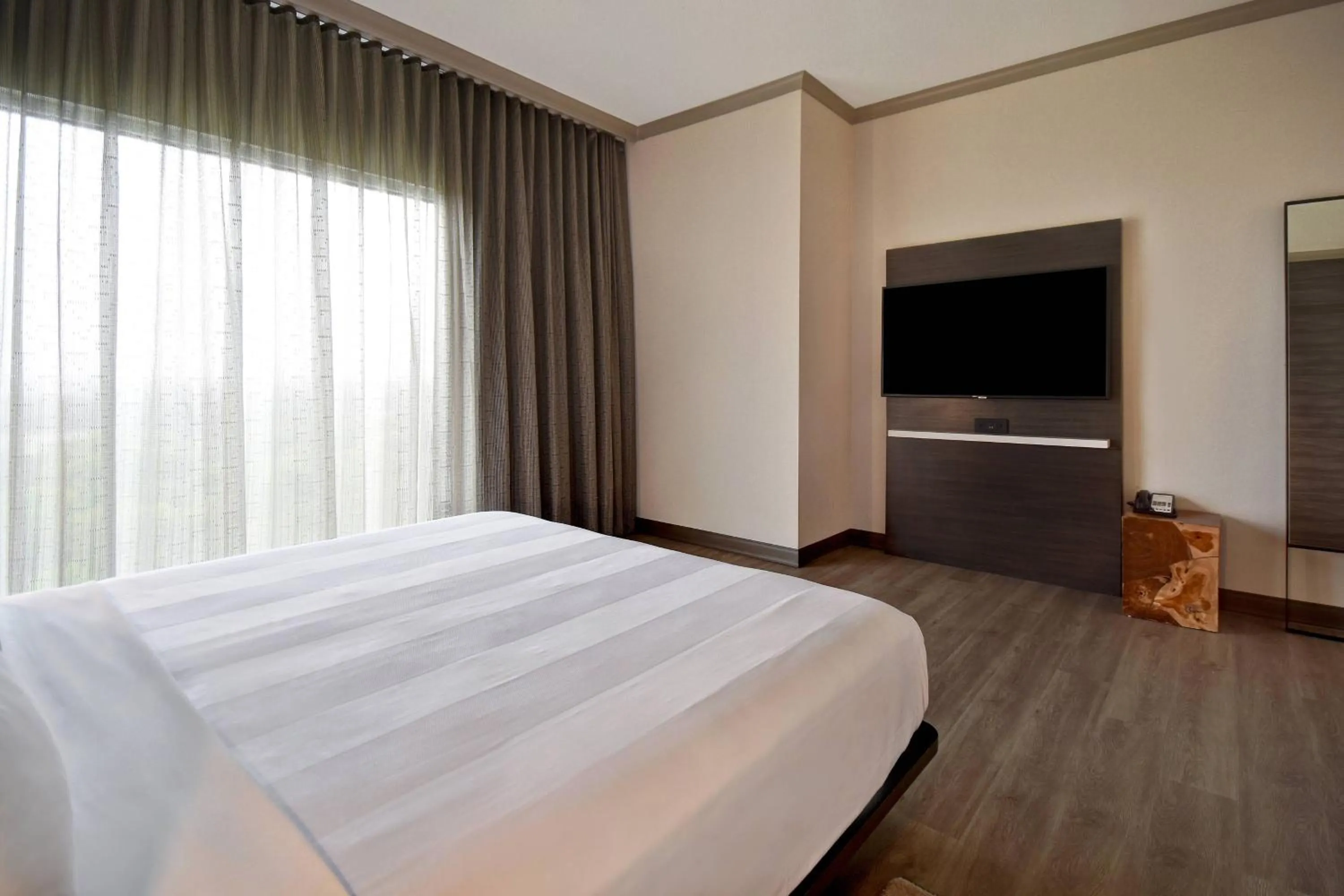 Bedroom, Bed in Dallas/Fort Worth Marriott Hotel & Golf Club at Champions Circle