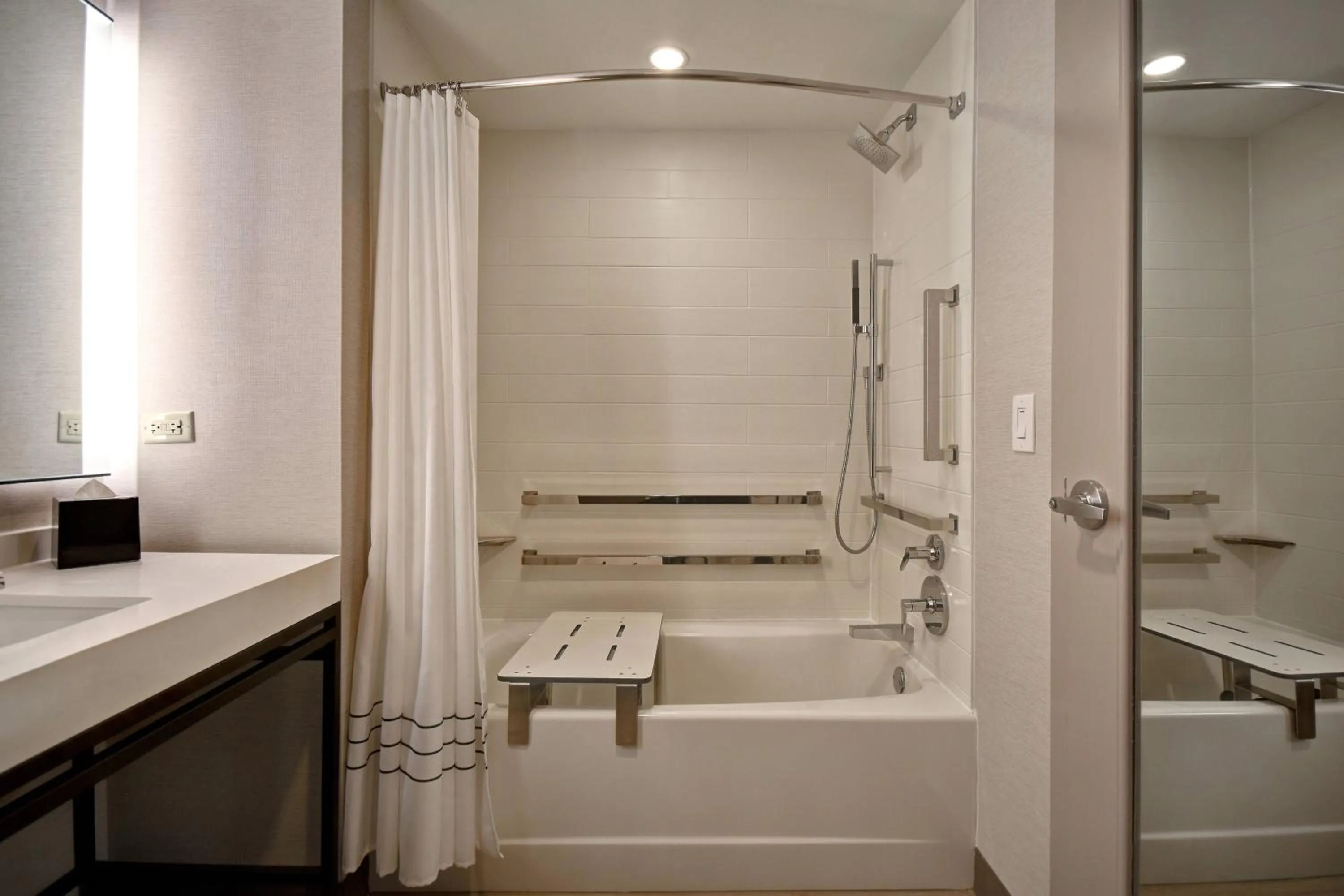 Bathroom in Dallas/Fort Worth Marriott Hotel & Golf Club at Champions Circle