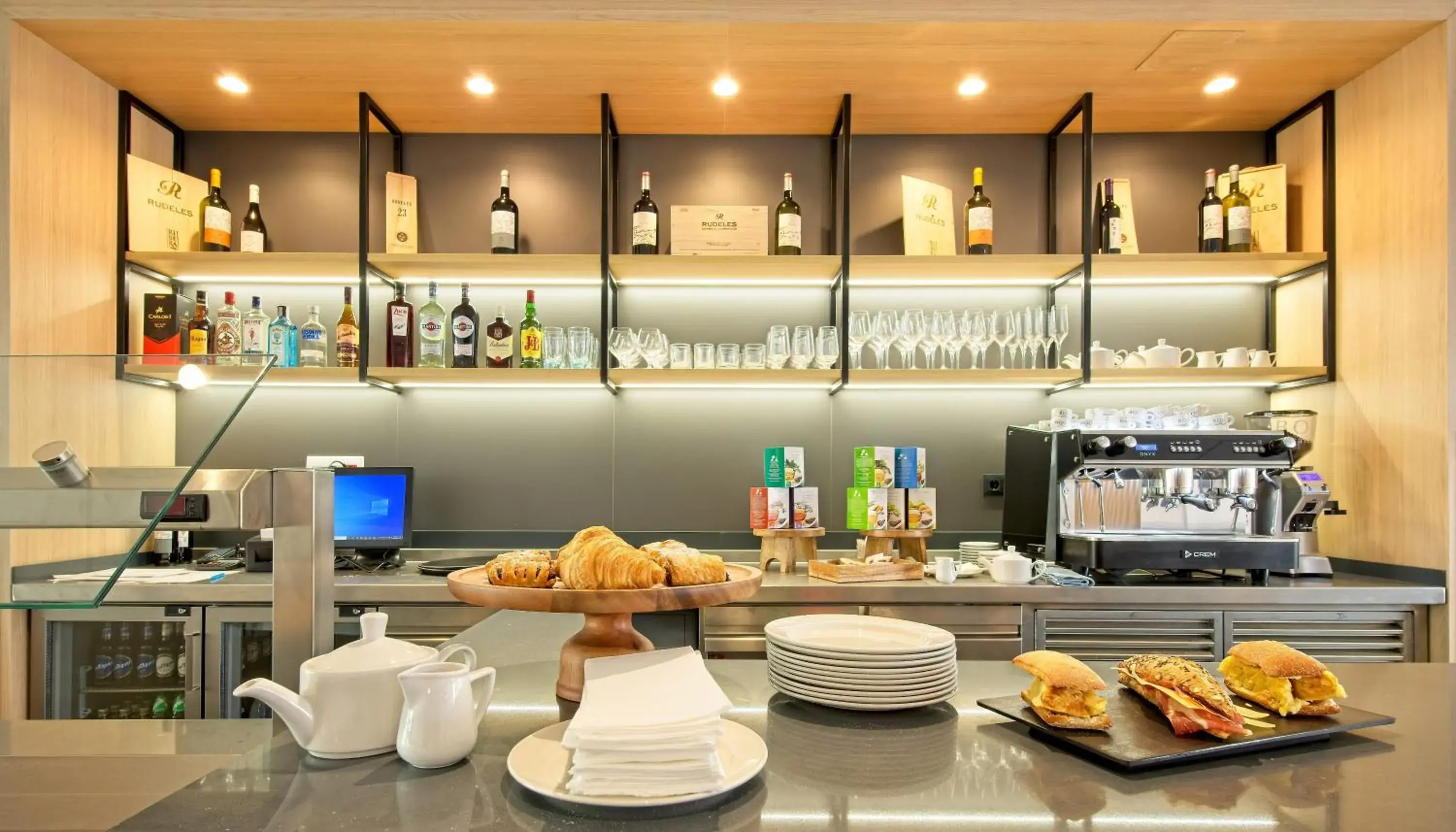 Lounge or bar in DWO Yuste Alcalá Lounge or bar in DWO Yuste Alcalá