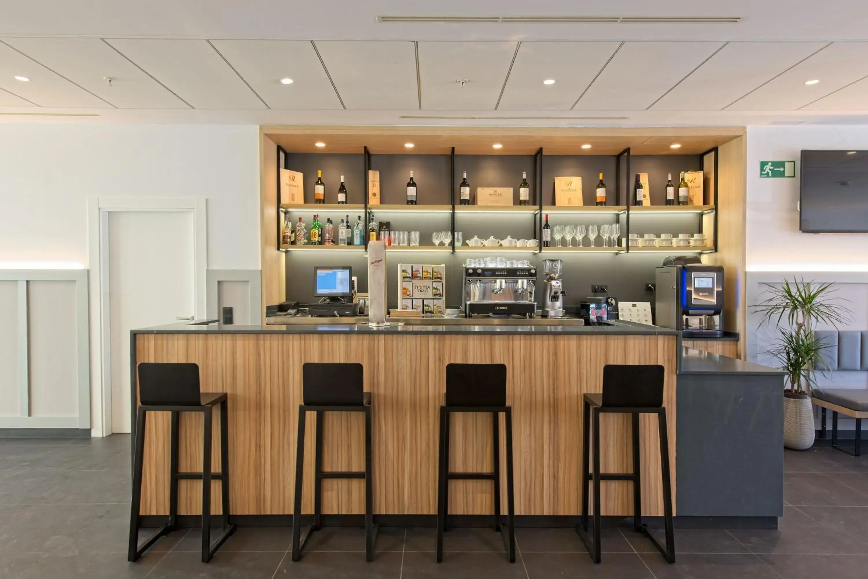 Lounge or bar in DWO Yuste Alcalá Lounge or bar in DWO Yuste Alcalá