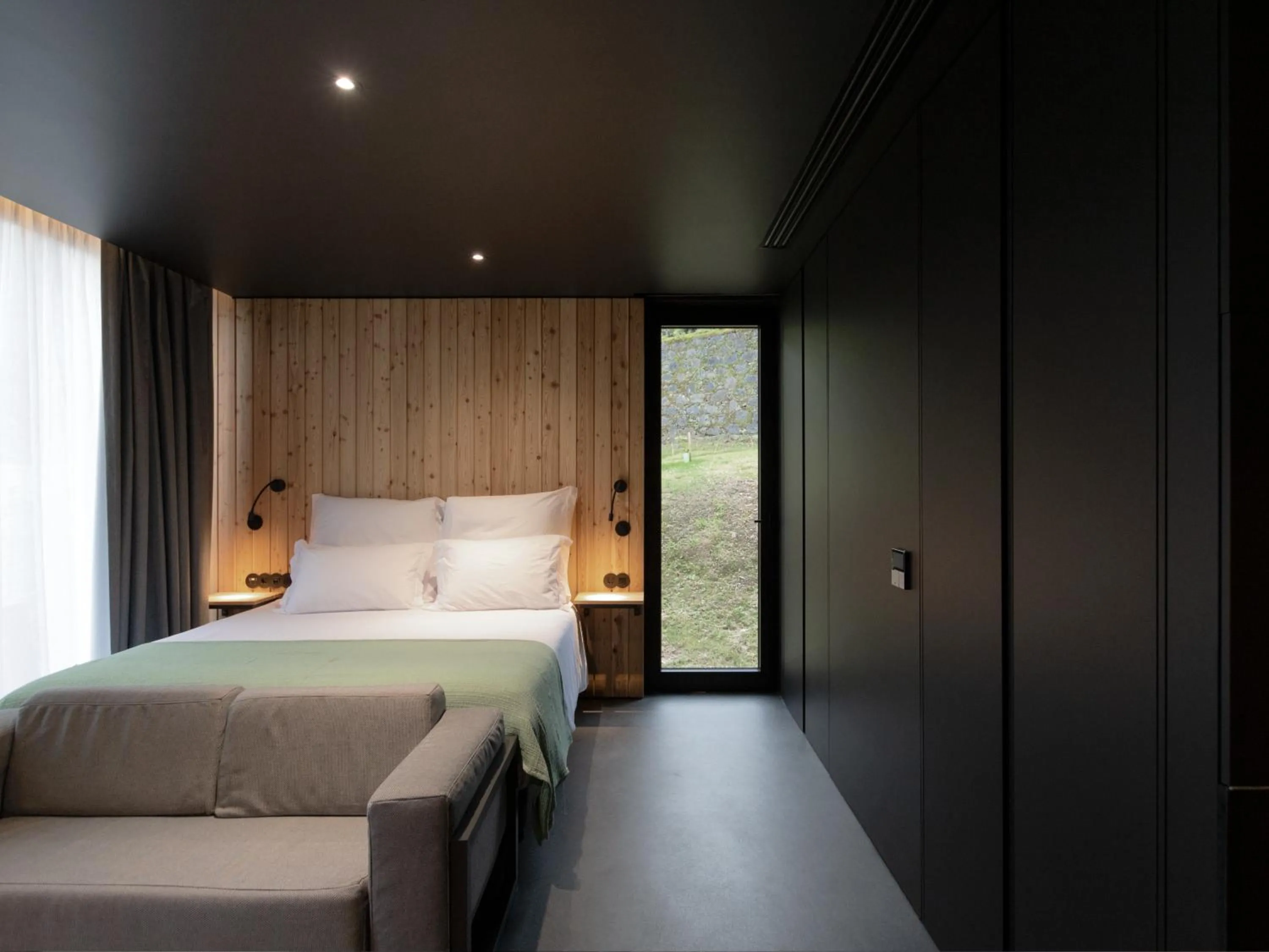 Bed in Landescape Furnas