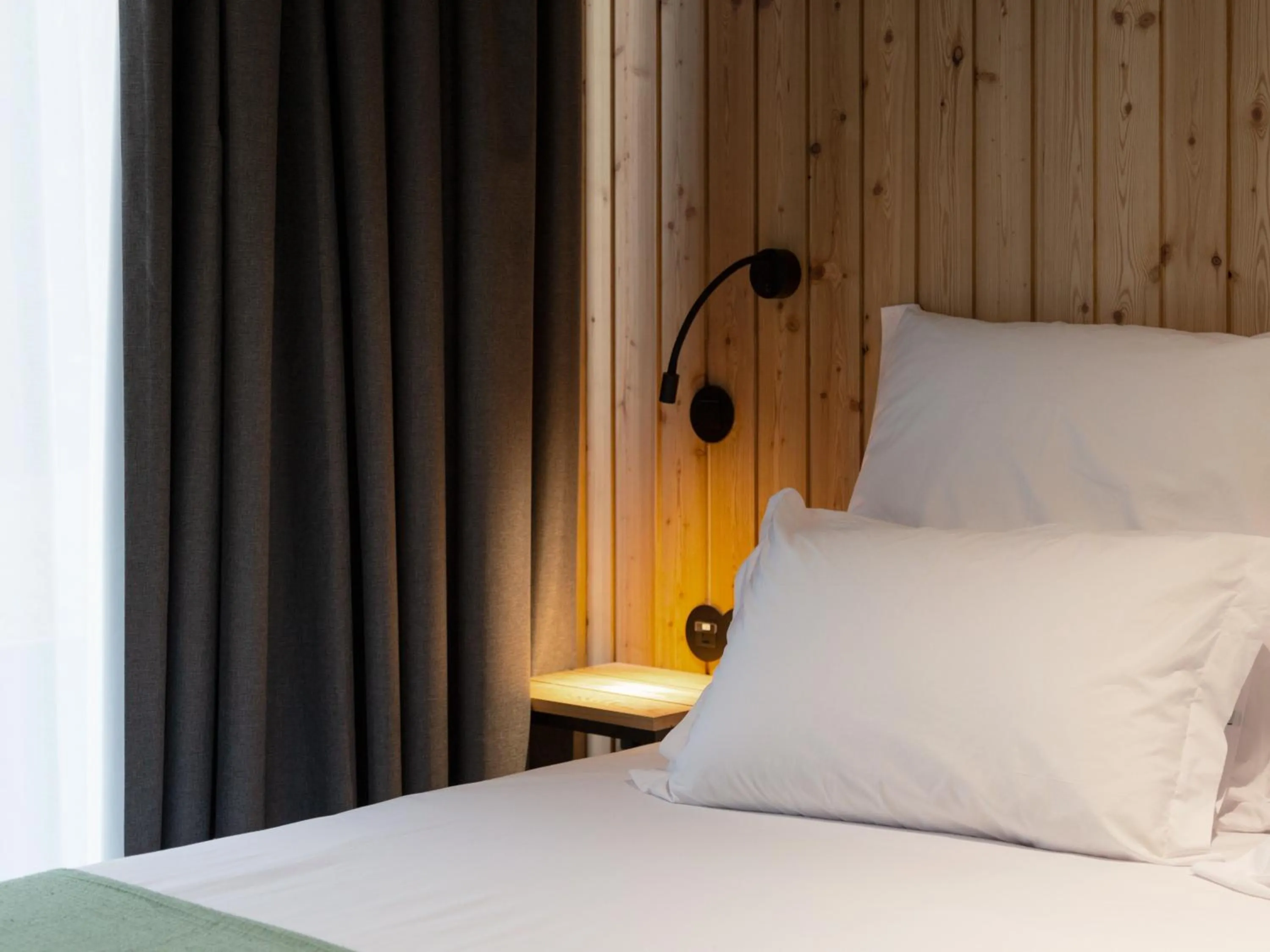 Bed in Landescape Furnas