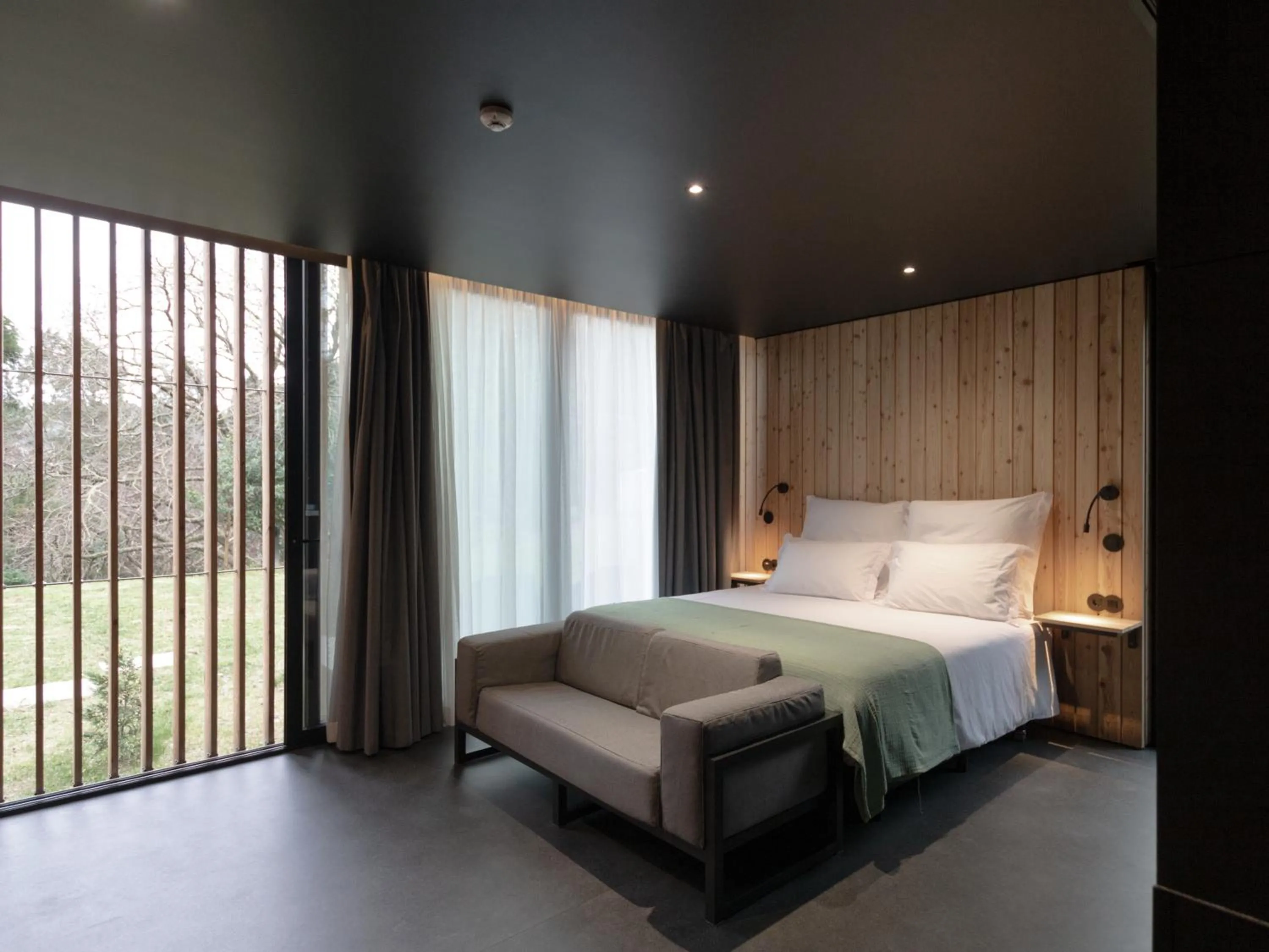 Bed in Landescape Furnas