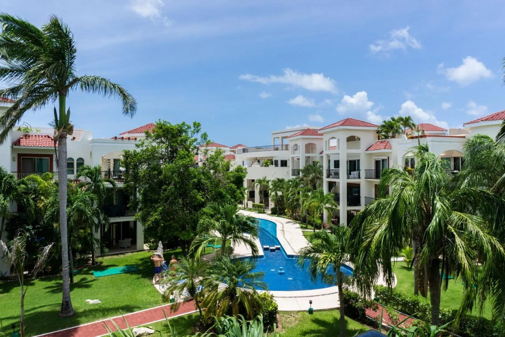 Swimming pool in Paseo del Sol Condohotel by BVR