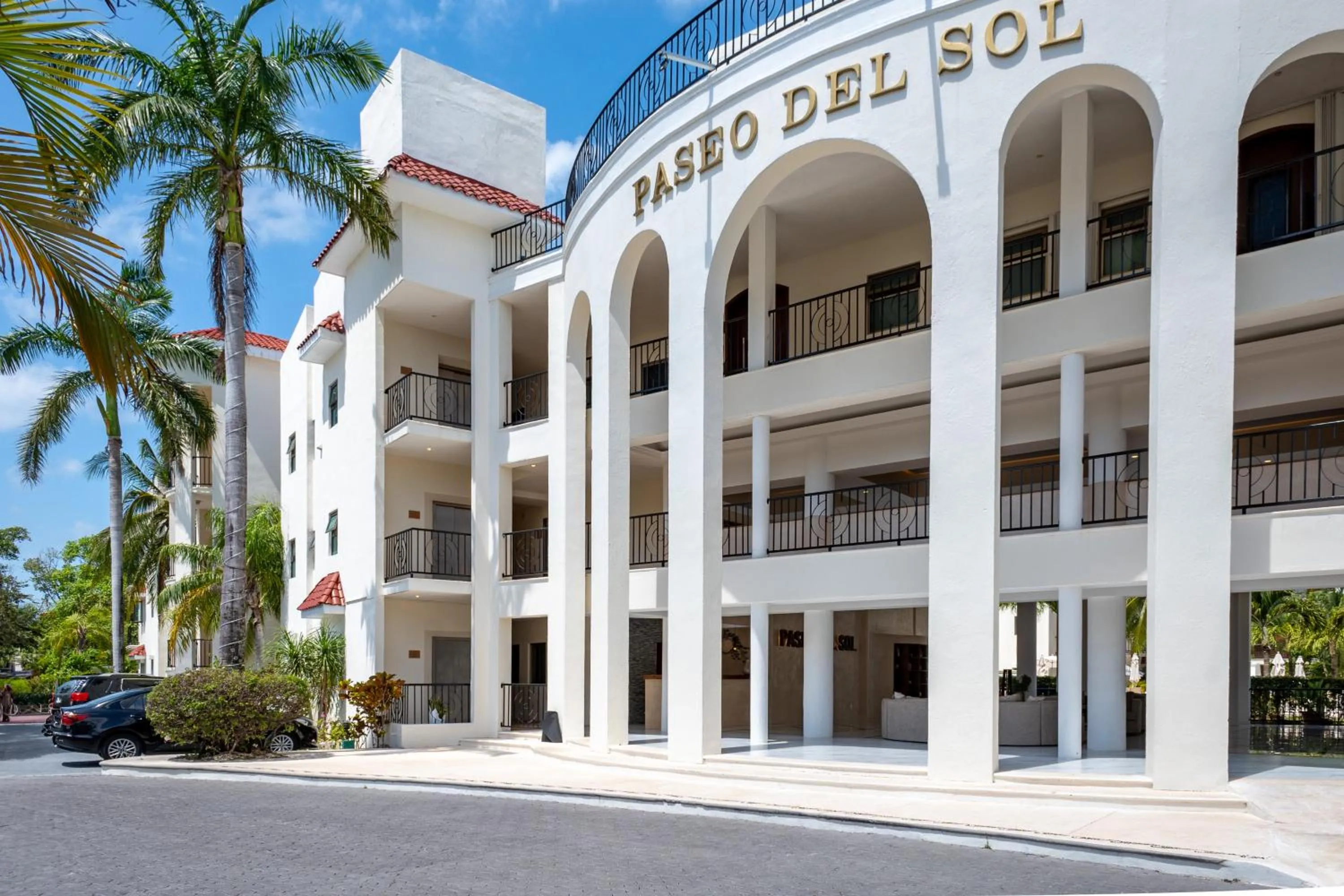 Facade/entrance in Paseo del Sol Condohotel by BVR