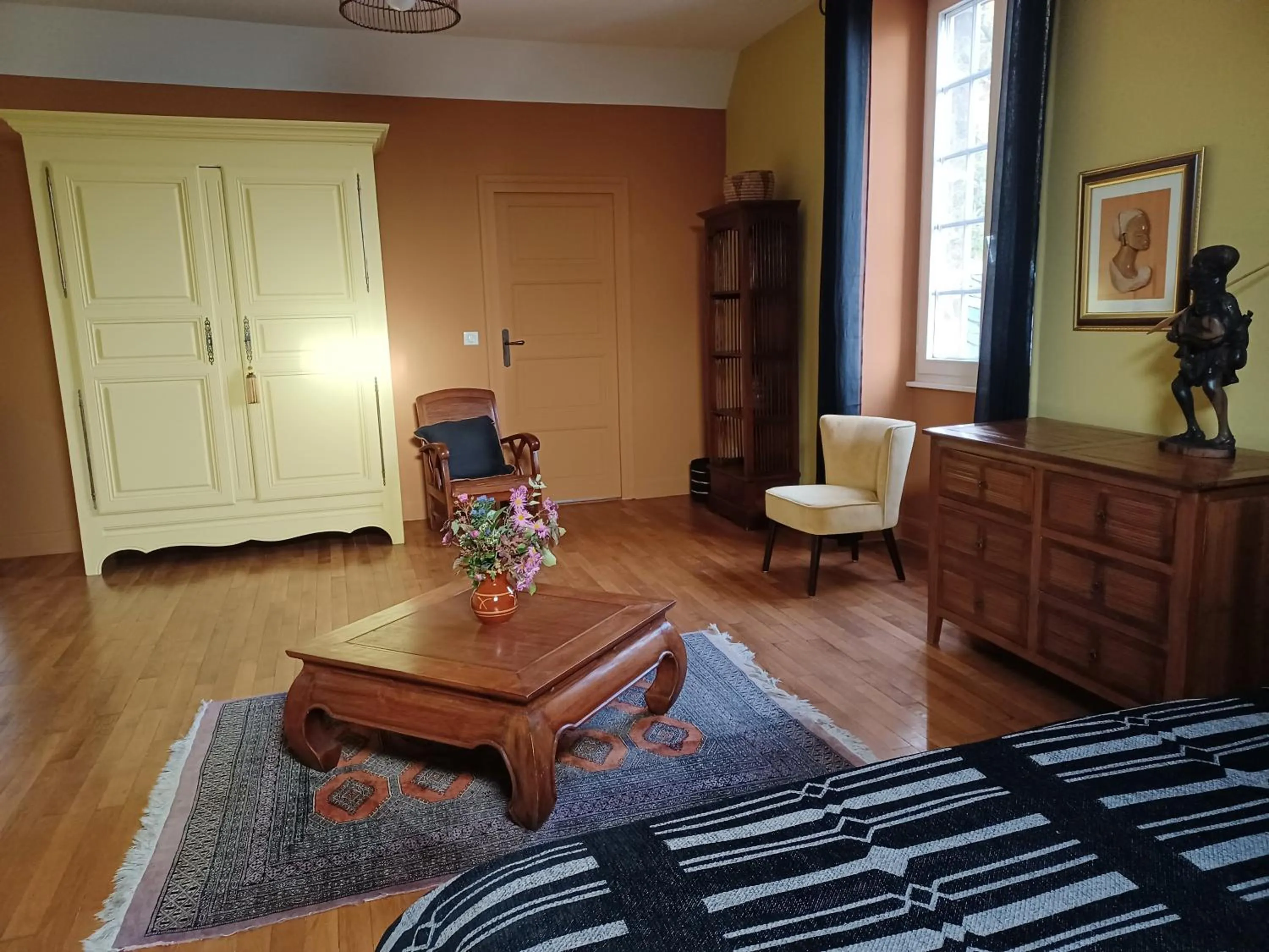 Photo of the whole room, Bed in La Grange de Lily