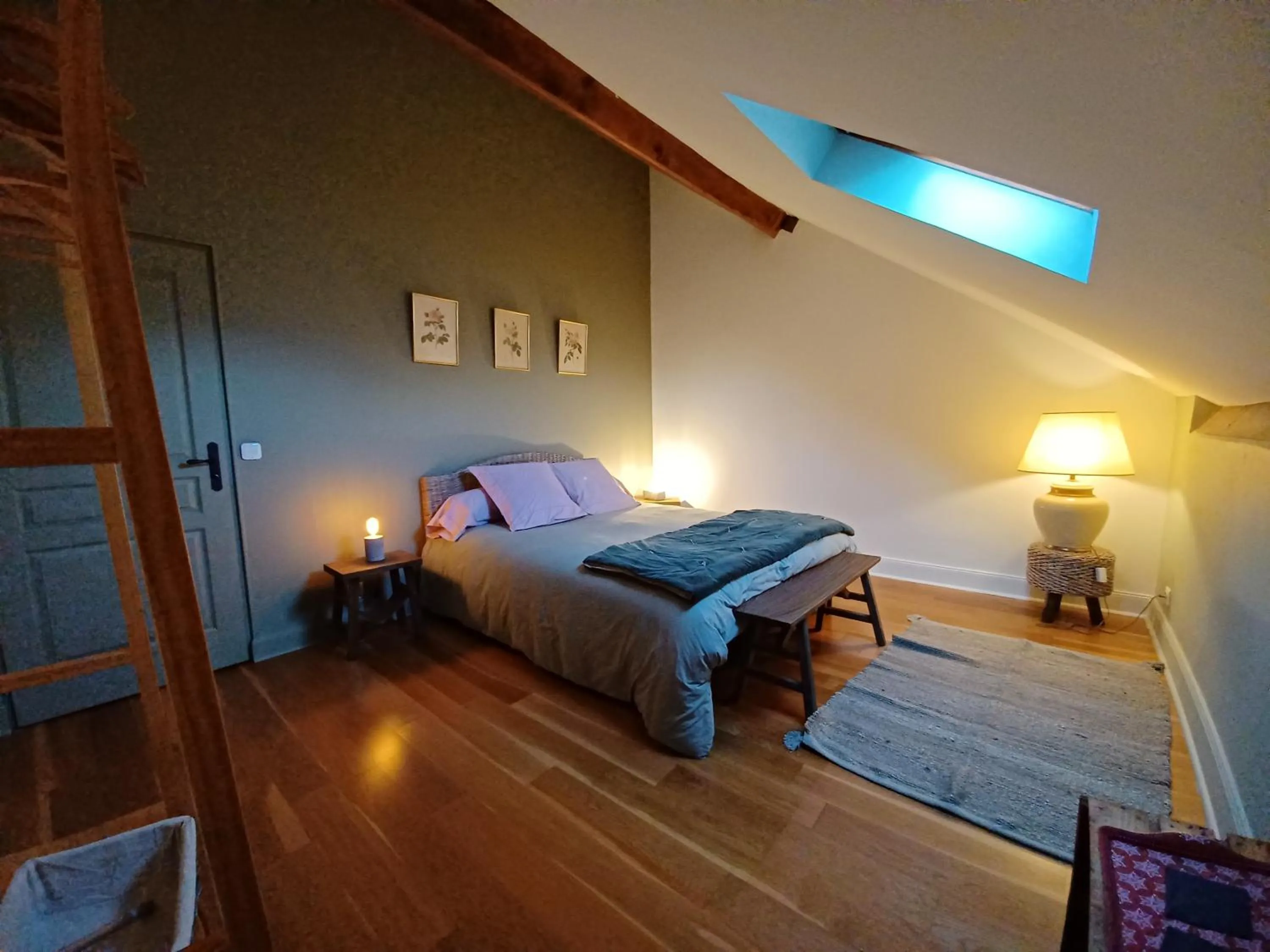 Photo of the whole room, Bed in La Grange de Lily