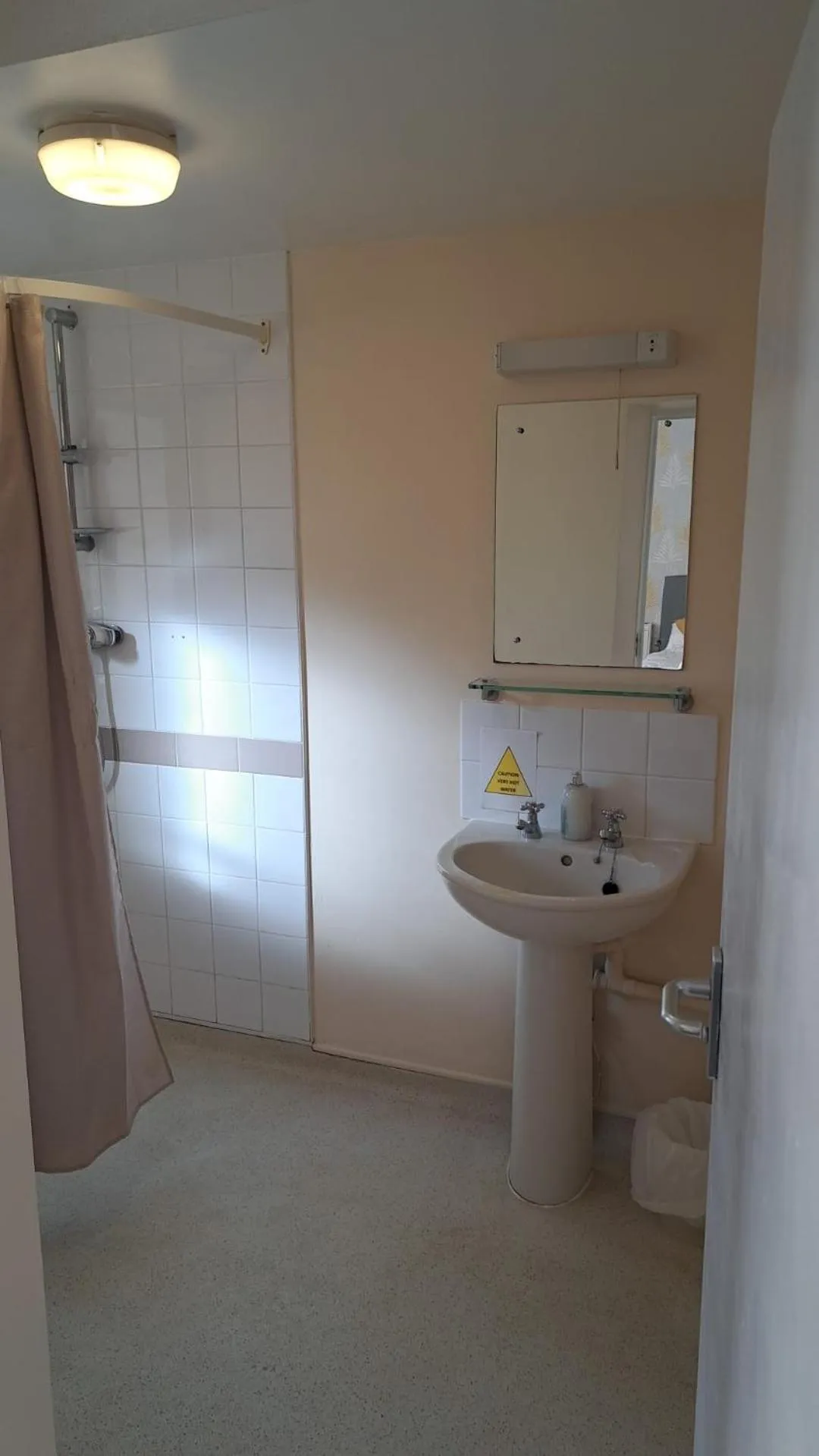 Shower in The Queen Victoria