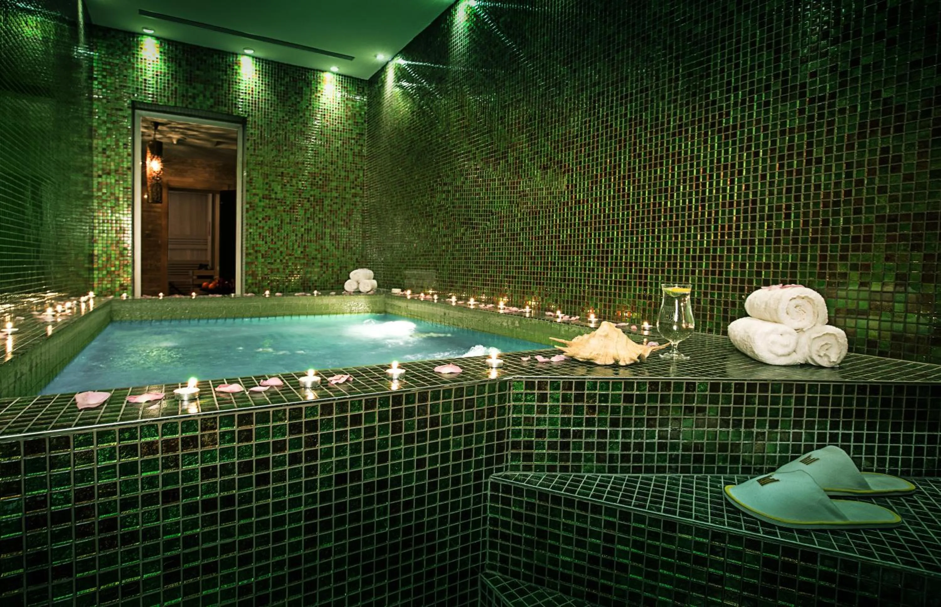 Hot Tub in Millennium Kurdistan Hotel & Spa