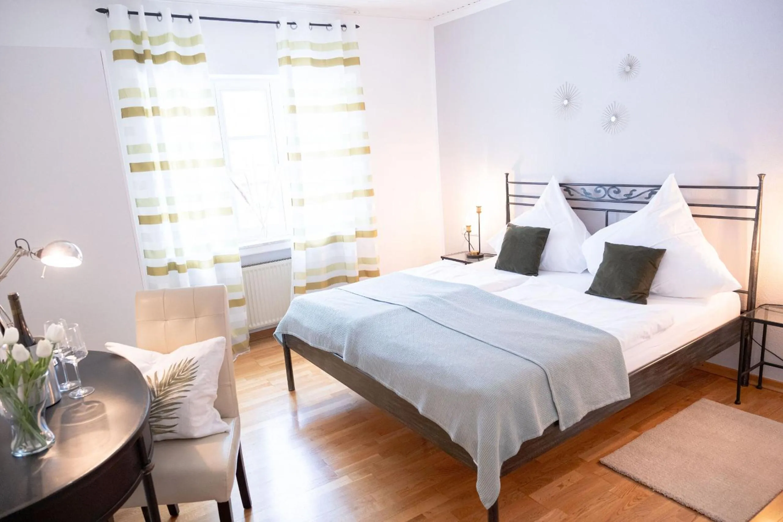 Bedroom, Bed in Cabinett 1876