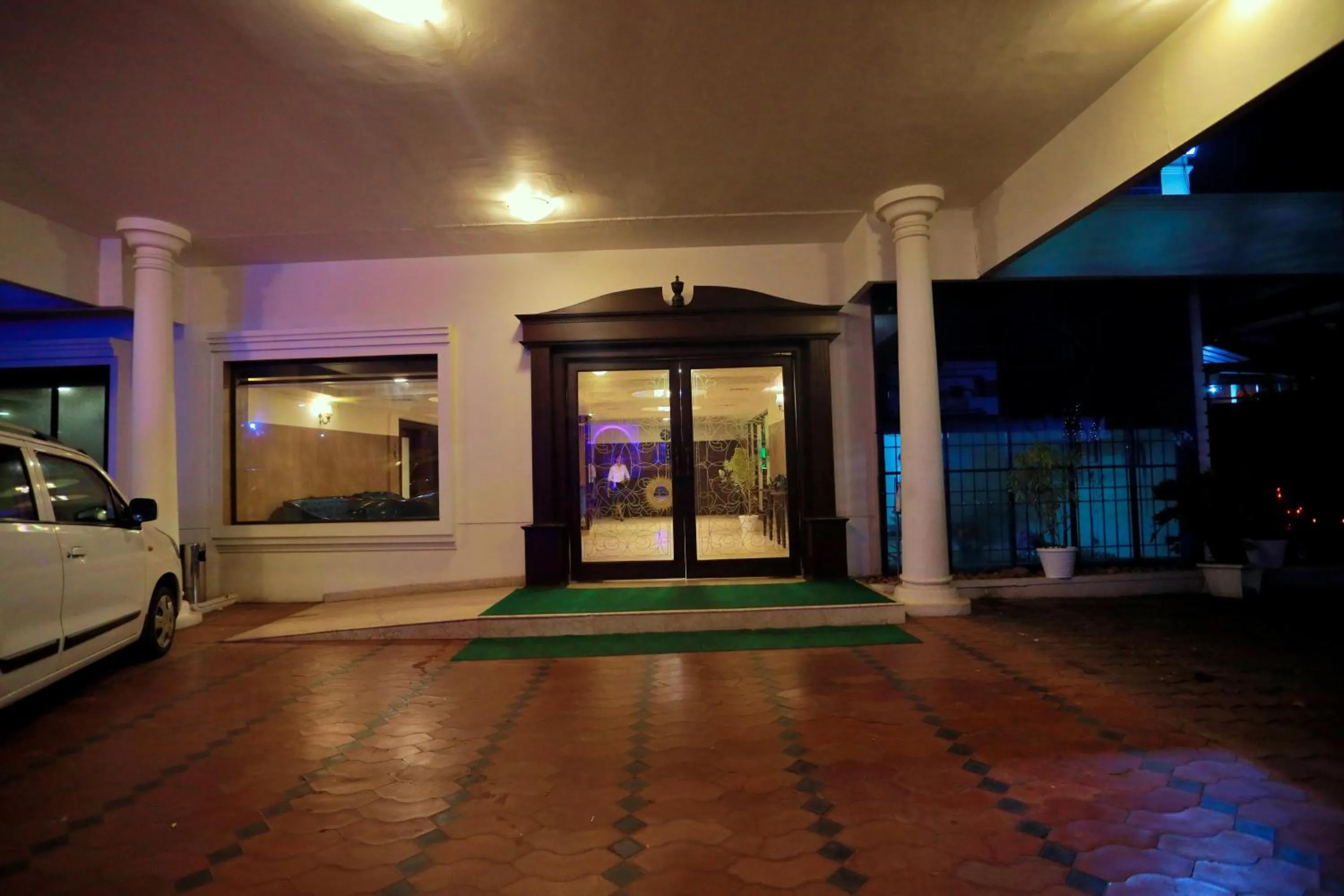 Facade/entrance in Hotel Edassery Mansion