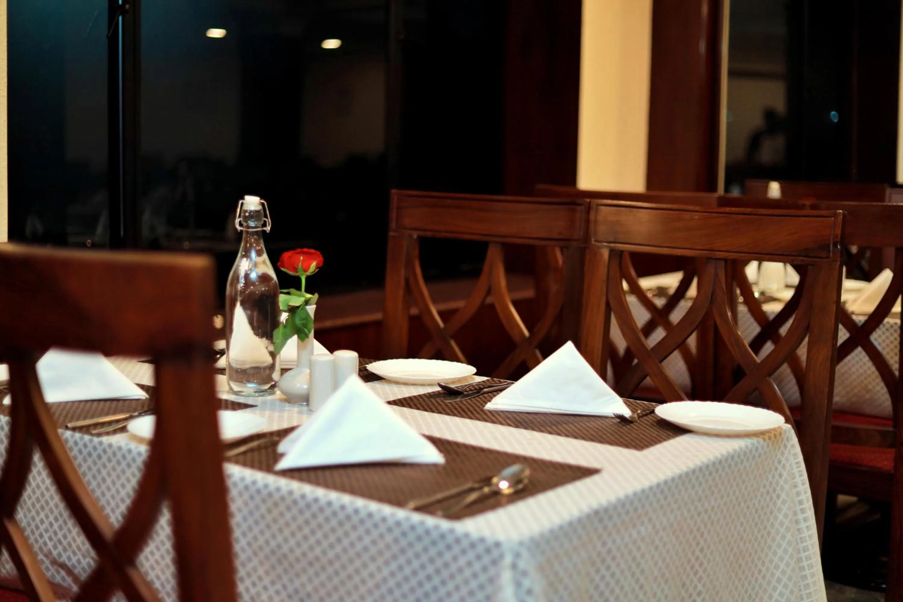 Restaurant/places to eat in Hotel Edassery Mansion