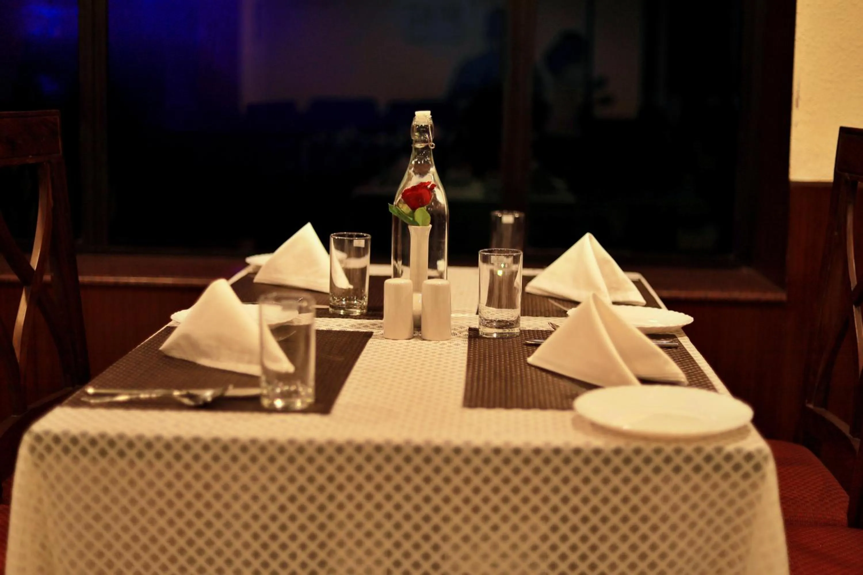 Restaurant/places to eat in Hotel Edassery Mansion