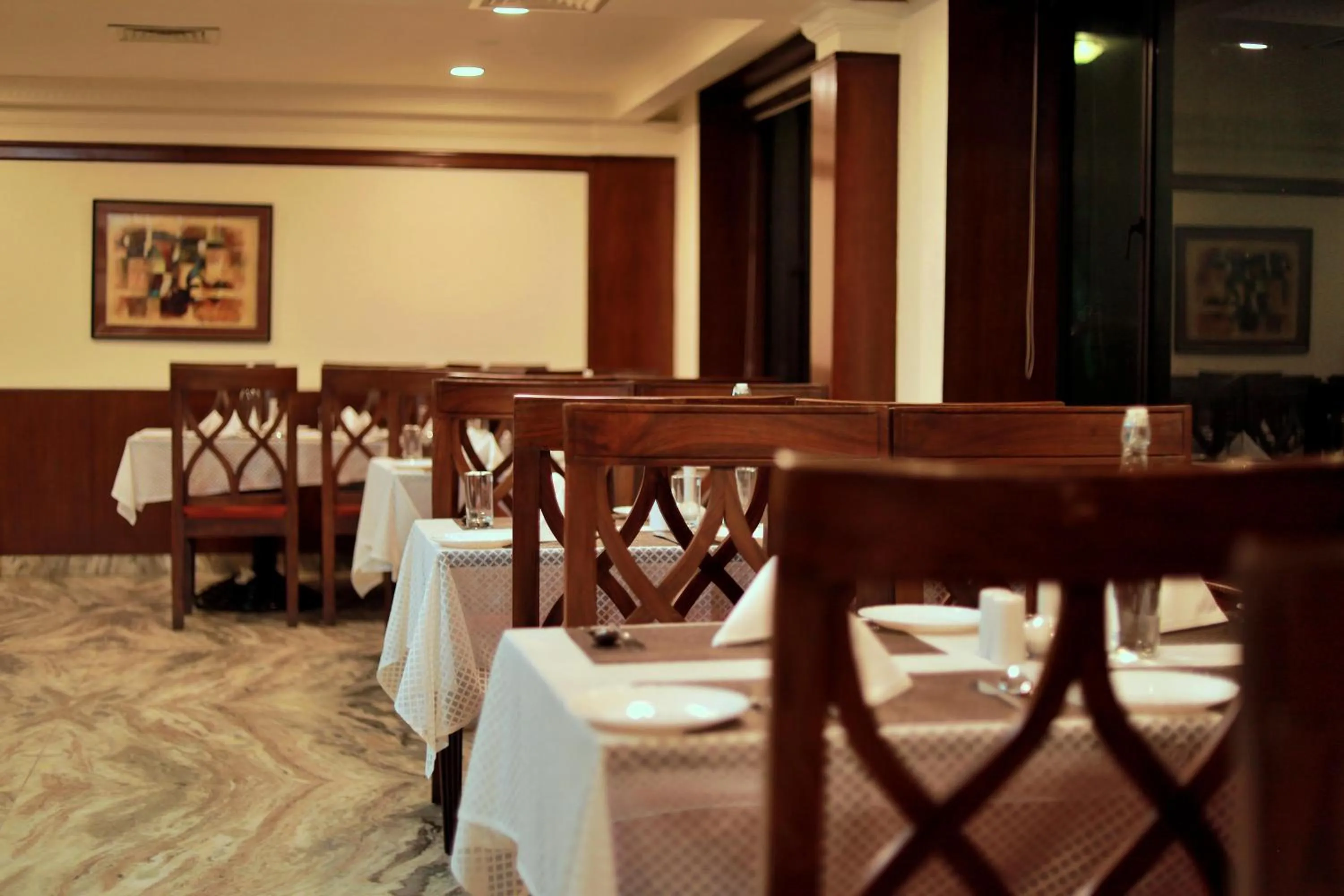 Restaurant/places to eat in Hotel Edassery Mansion