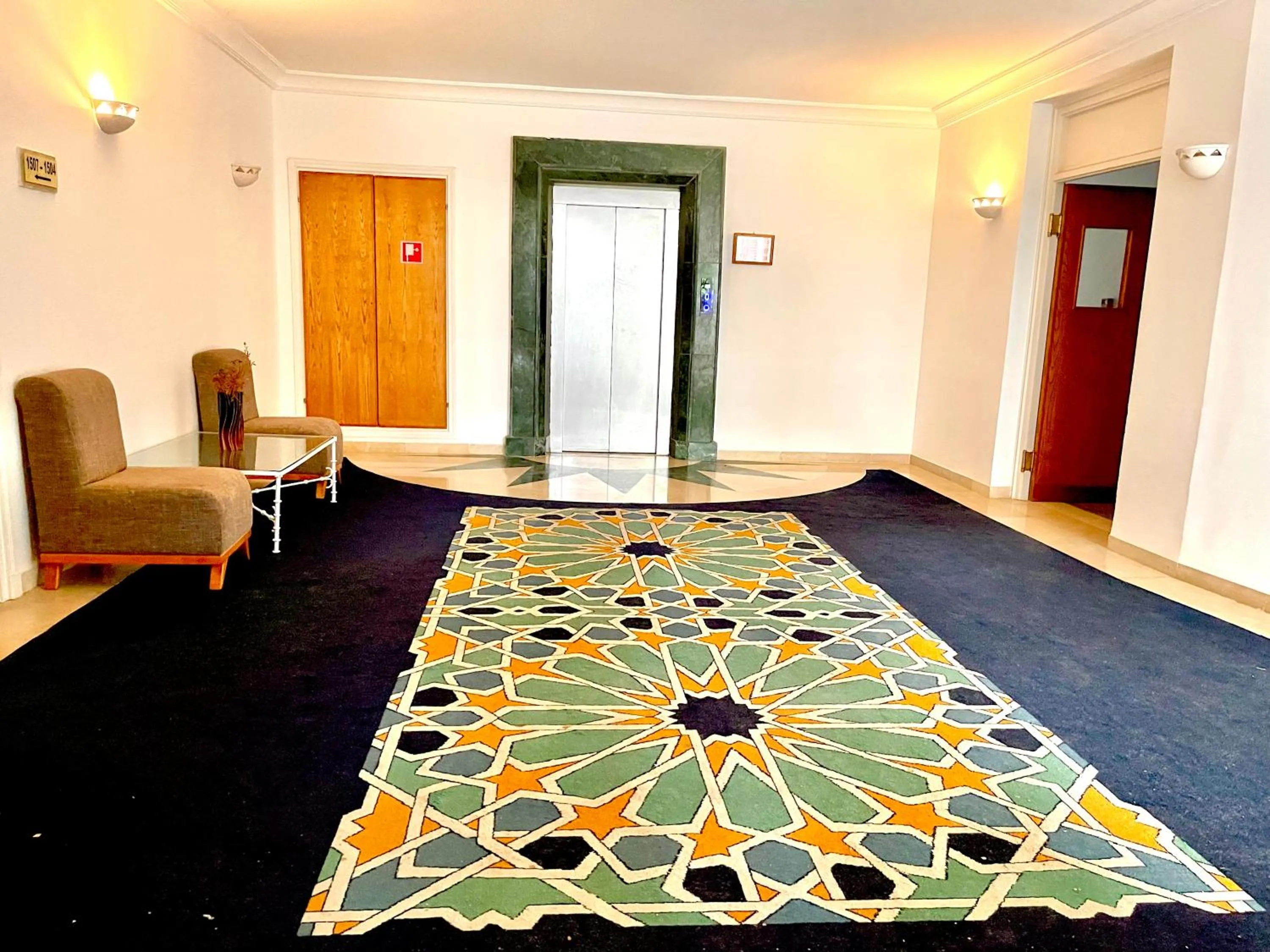 elevator, Bed in Residence Royal - Deluxe