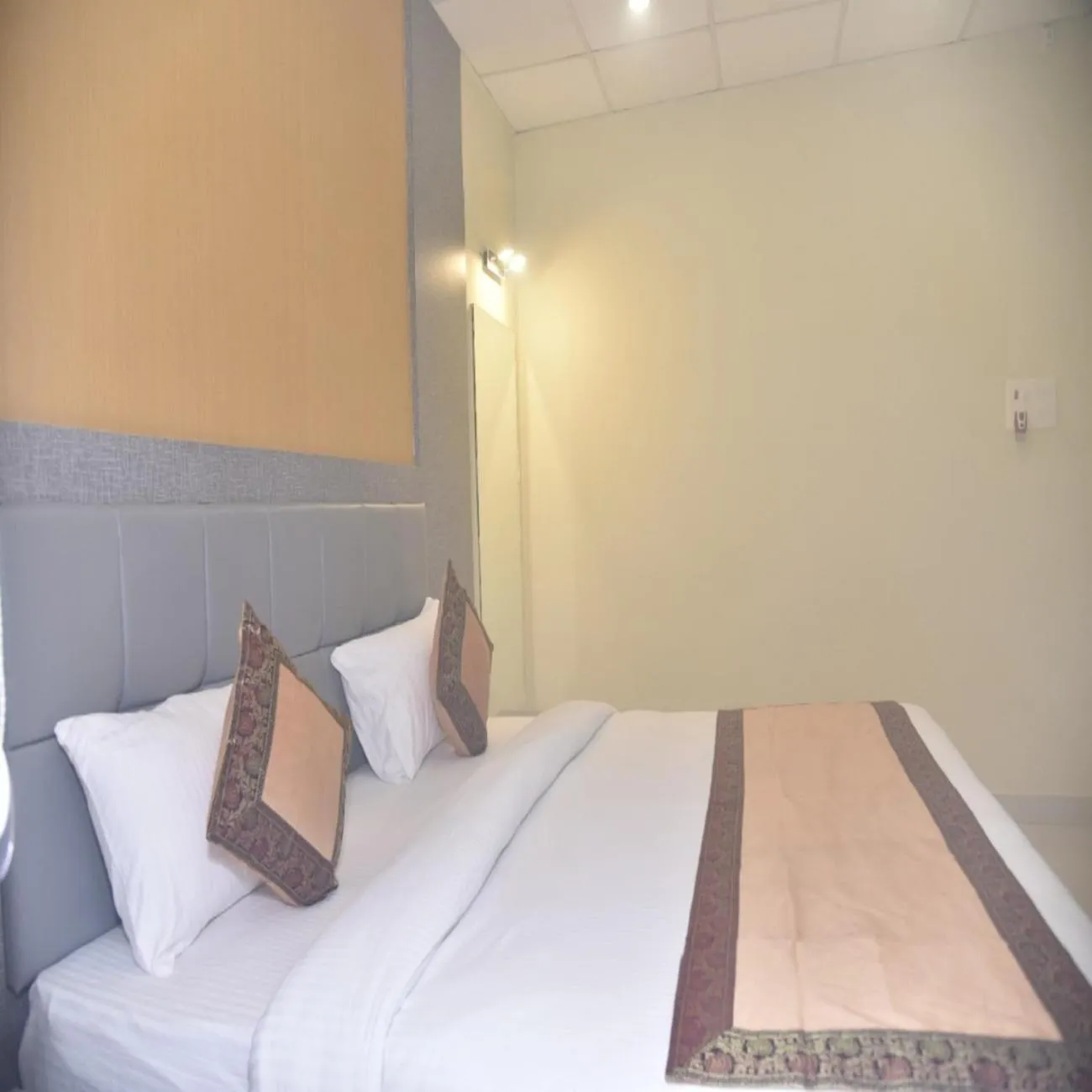 Bed in Hotel Tridev Grand