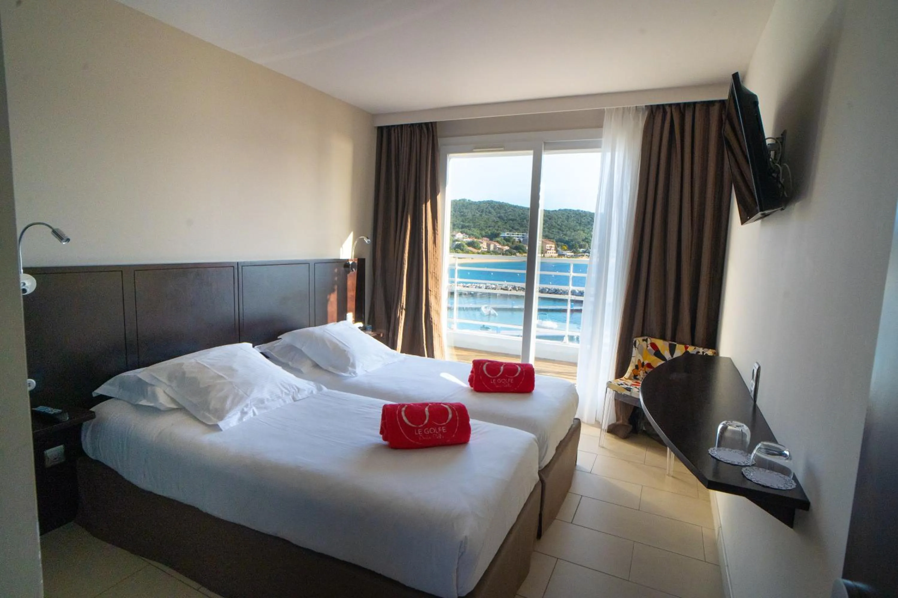 Bedroom, Bed in Le Golfe