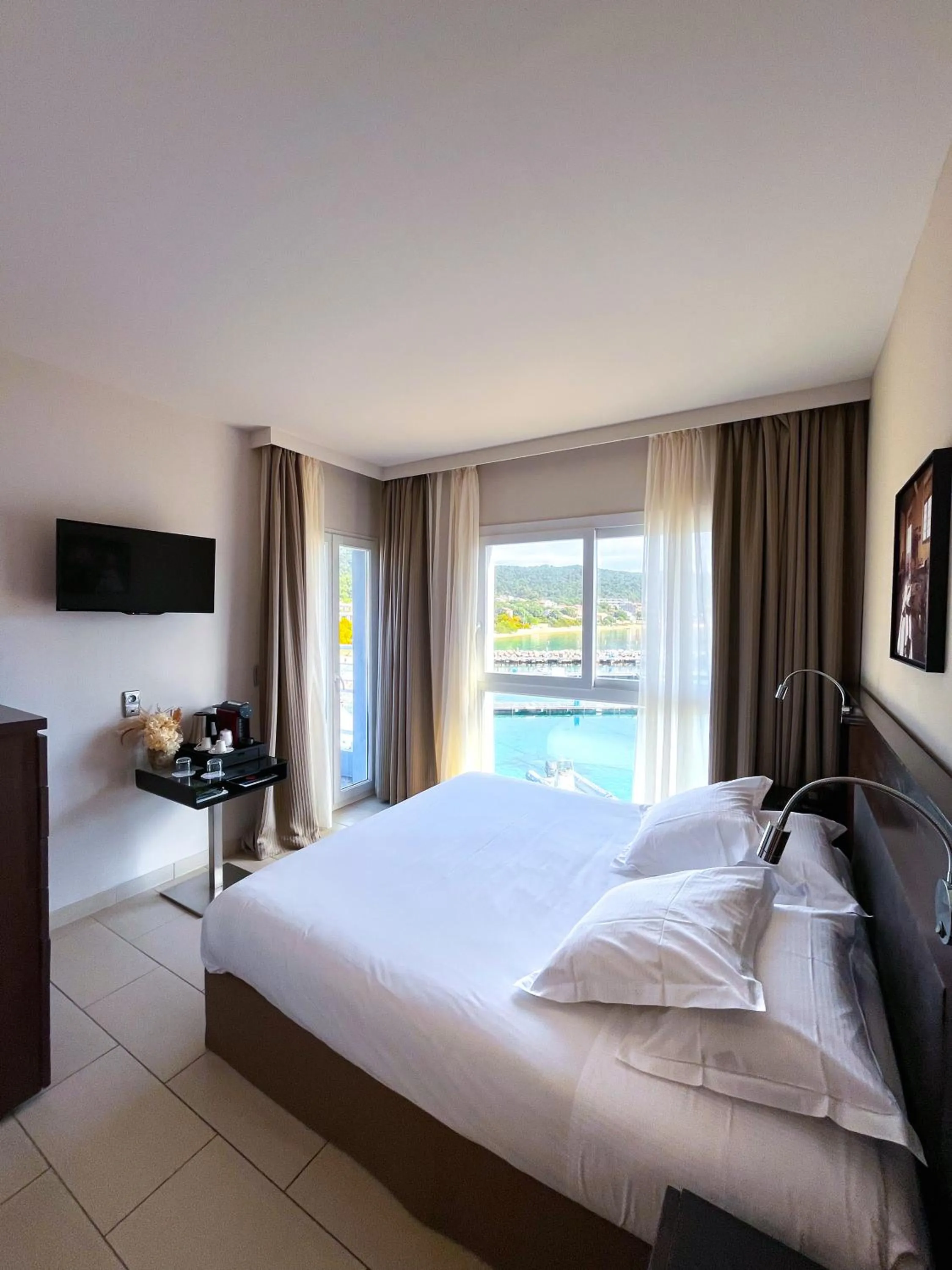 Bedroom, Bed in Le Golfe