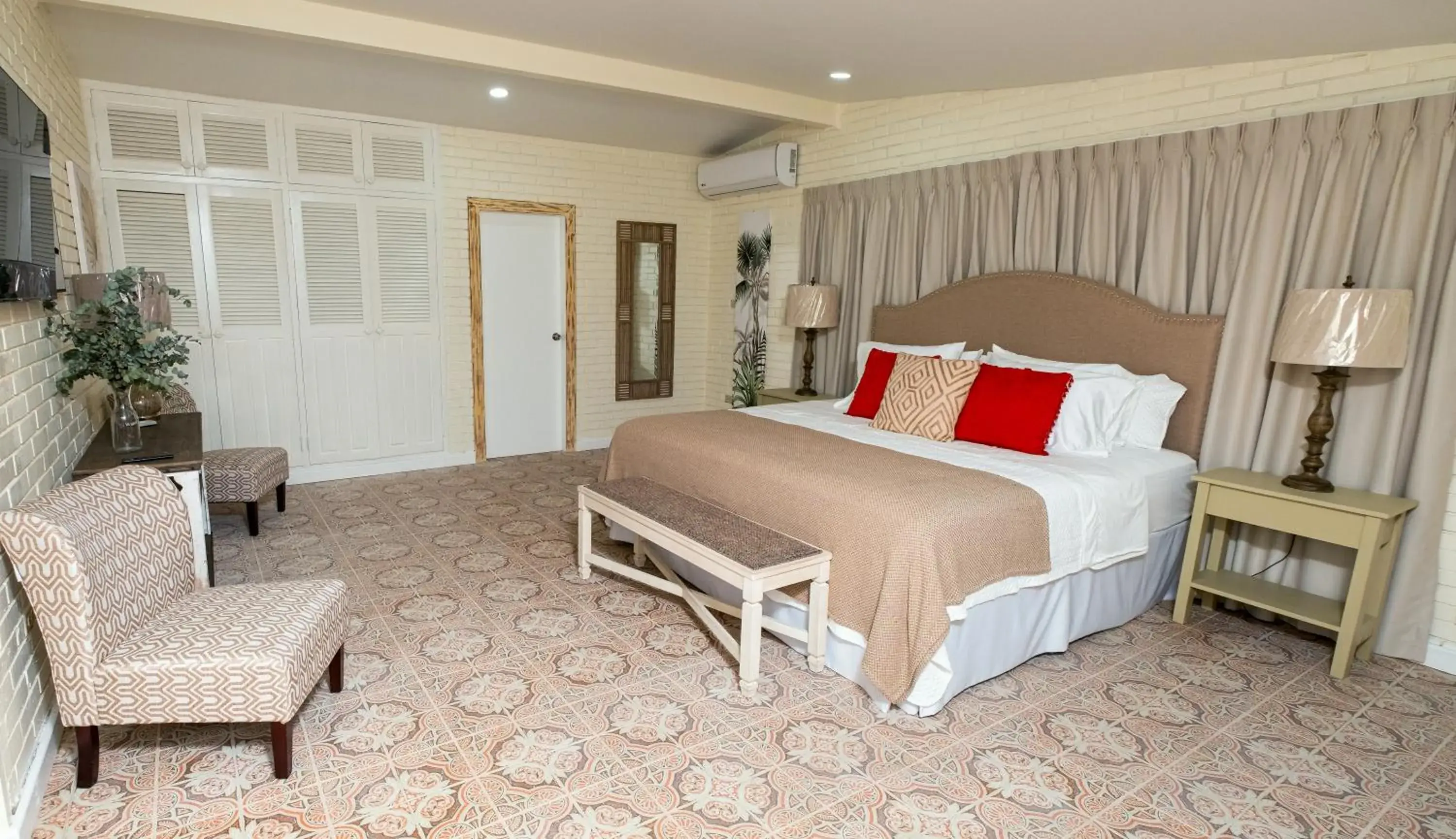 King Suite with Pool View in Angeli Gardens Boutique Hotel King Suite with Pool View in Angeli Gardens Boutique Hotel