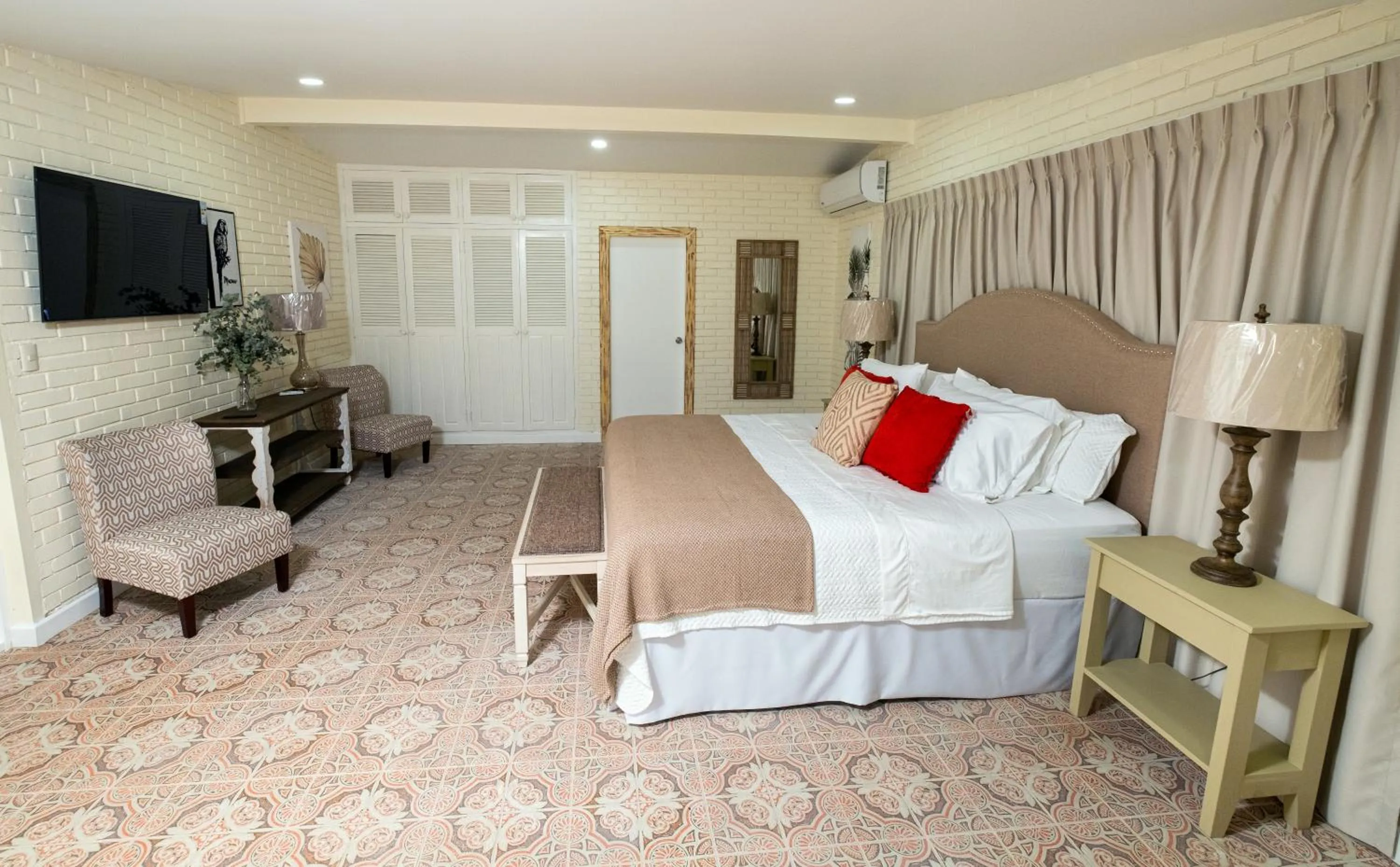 Bed in Angeli Gardens Boutique Hotel